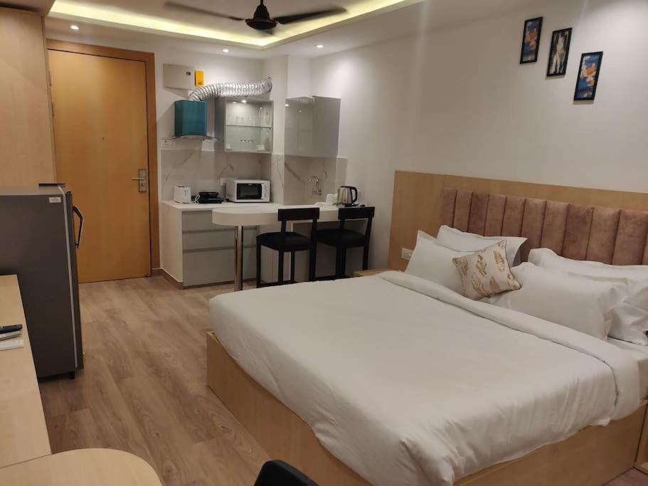 Lovely Studio apartment 1-bedroom with small kitchen and pool view 4
