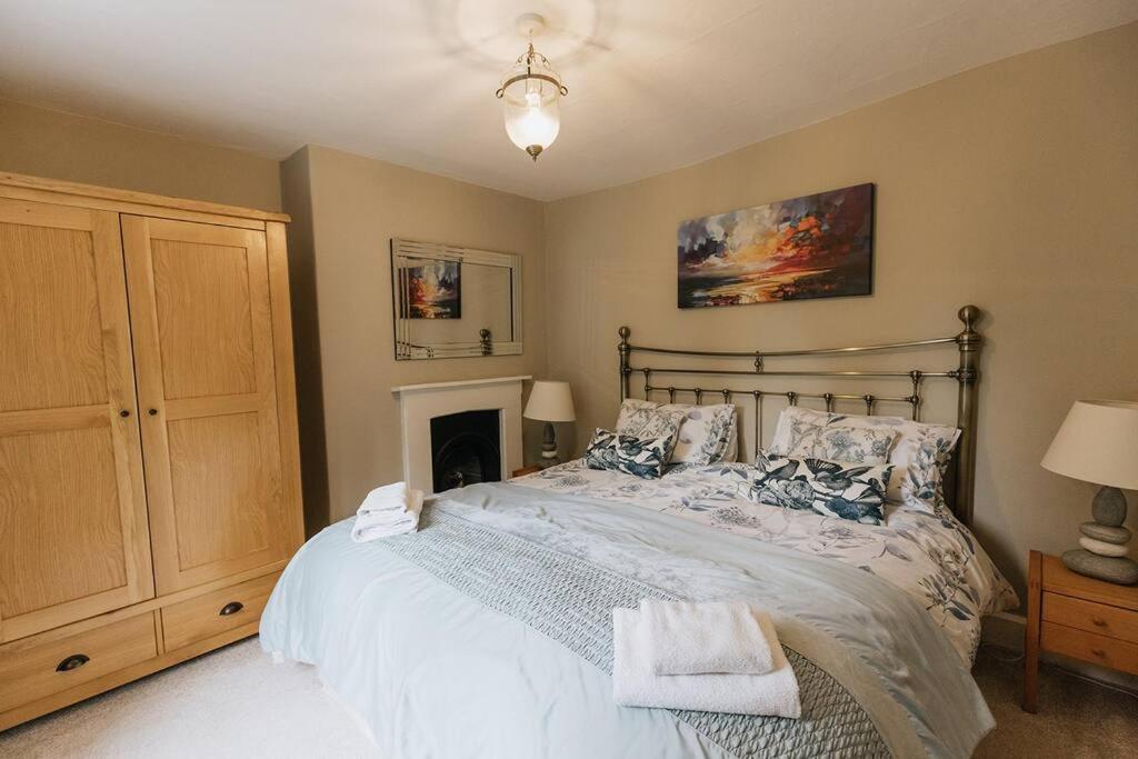 HIGH SAINT COTTAGE - Stunning 3 Bed Accommodation located in Ripon, North Yorkshire view 2