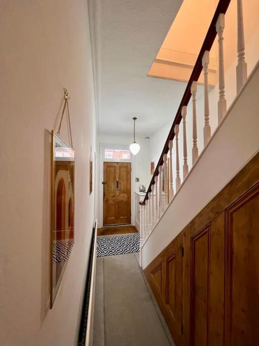 Stylish 4 bed house with parking in central Norwich view 3