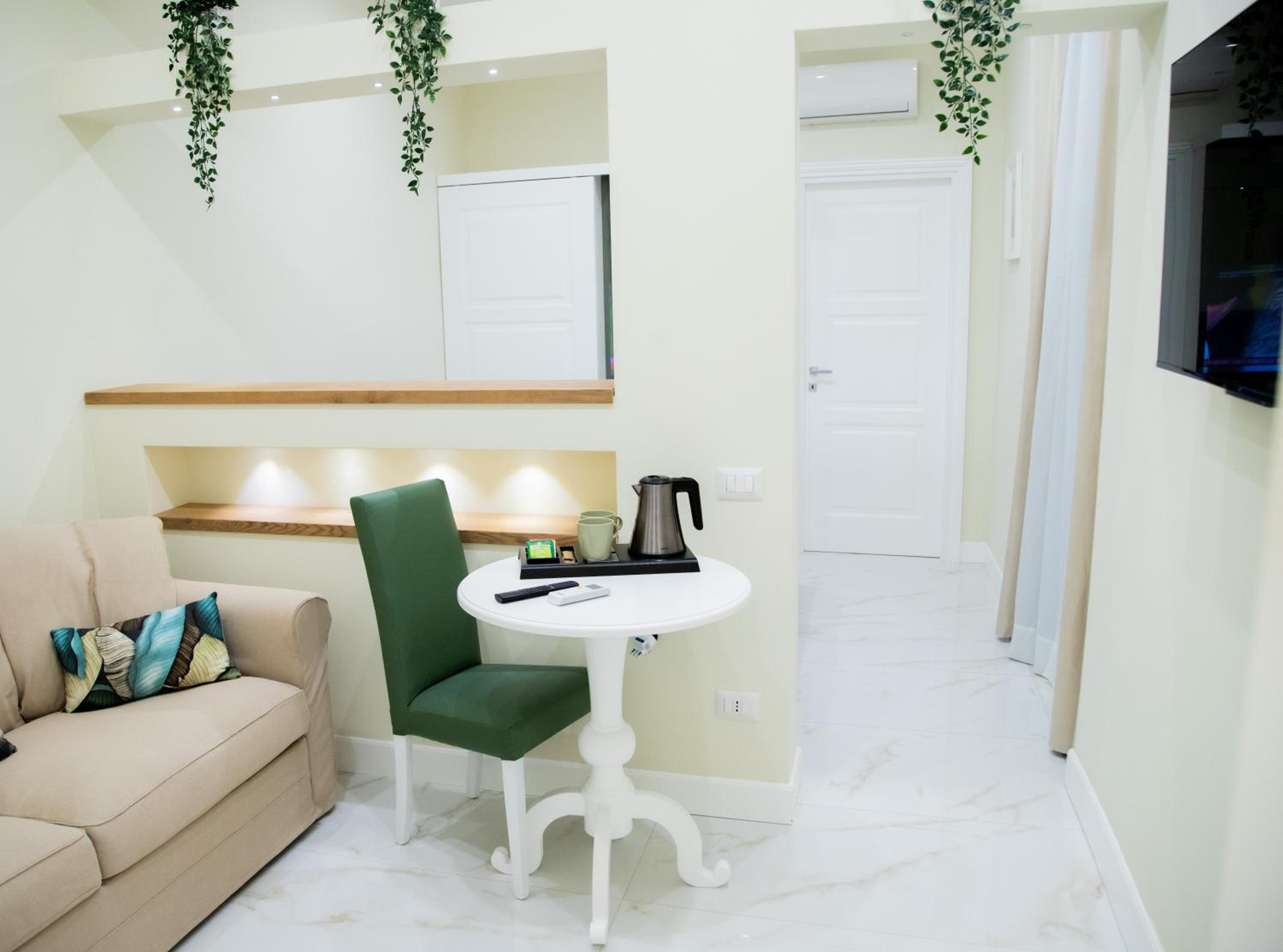 Gentile Suite Centro Storico en Naples — hotel room