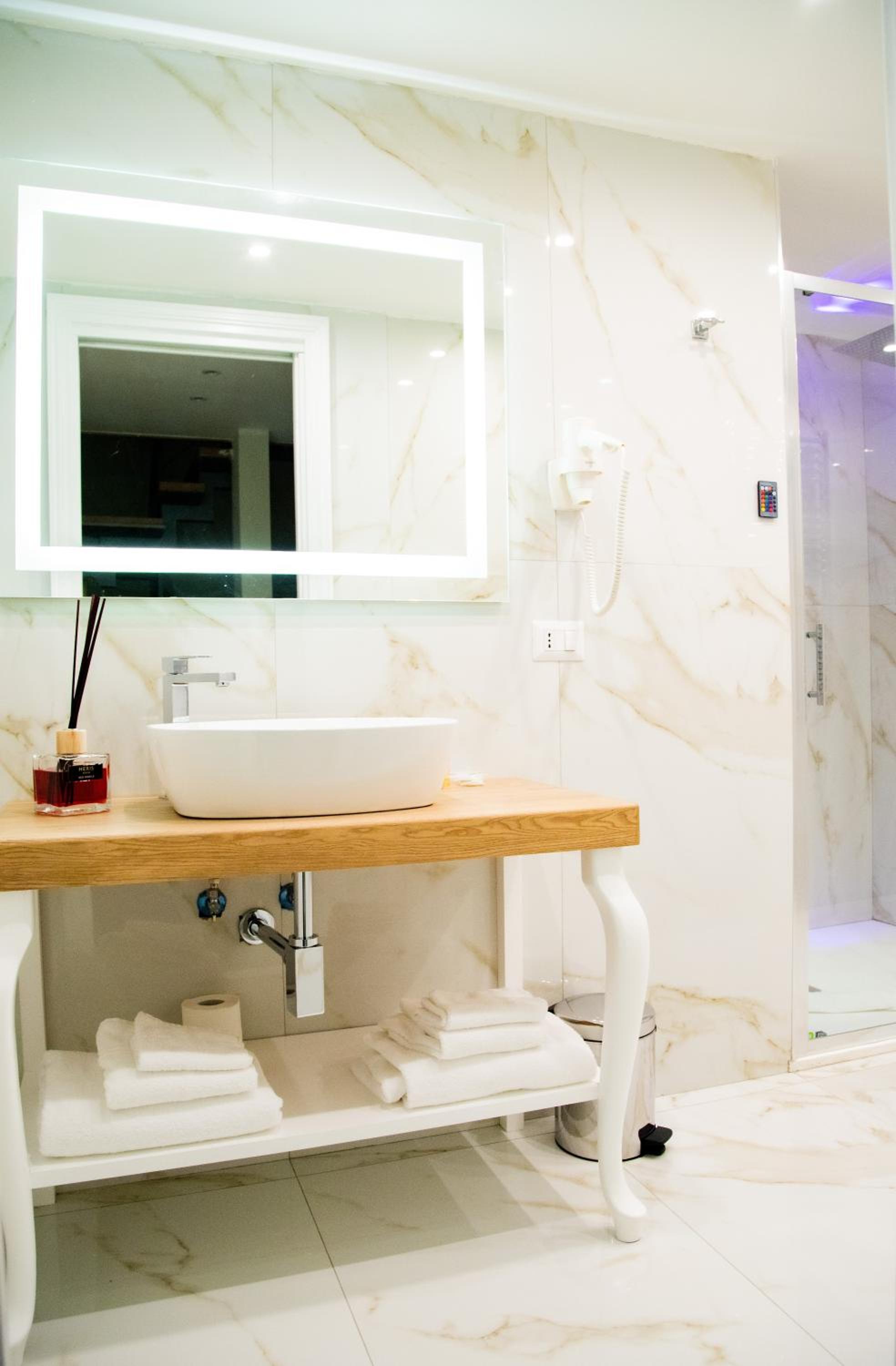 Gentile Suite Centro Storico en Naples — bathroom