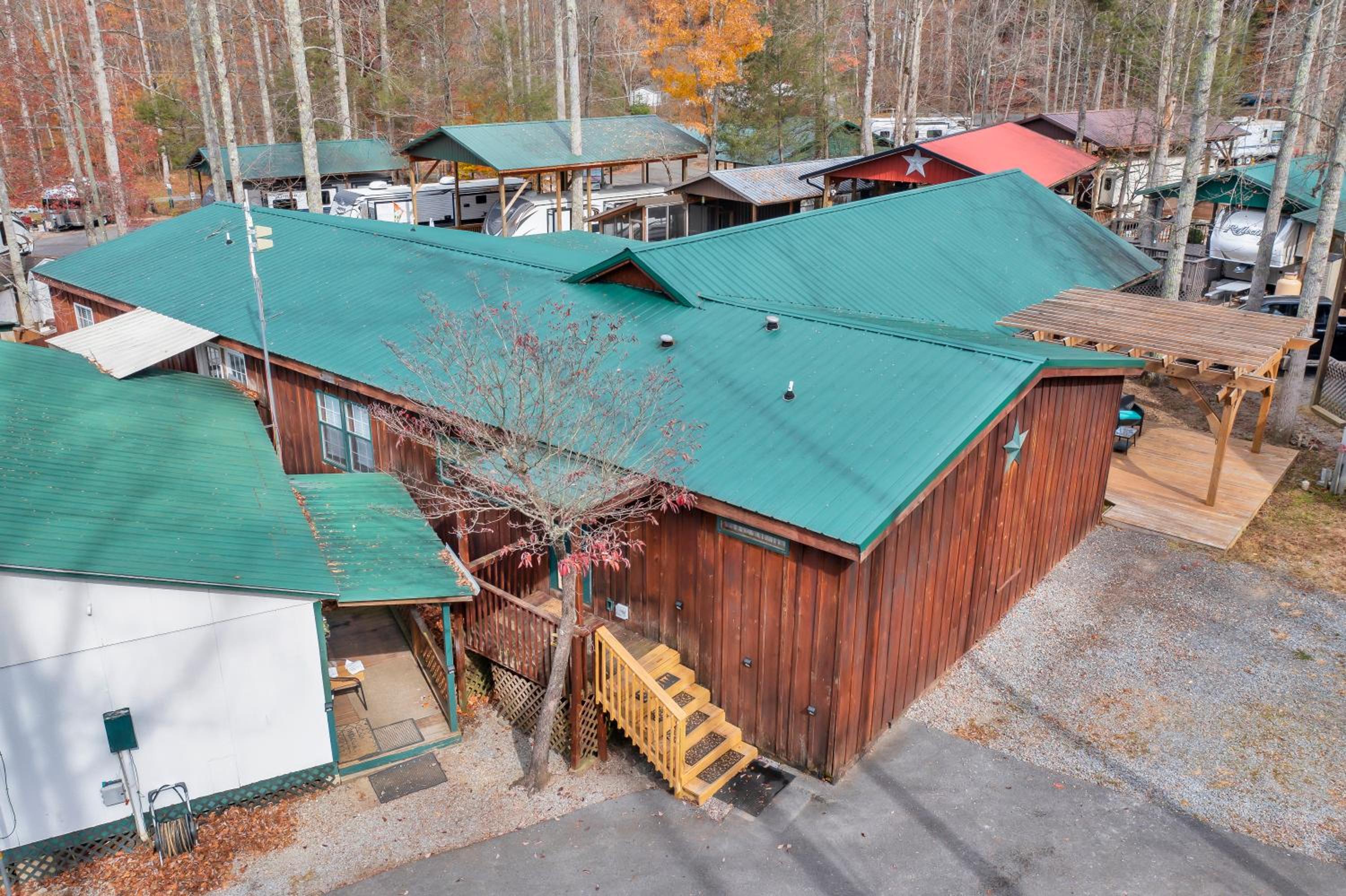 Arrow Creek Camp and Cabins