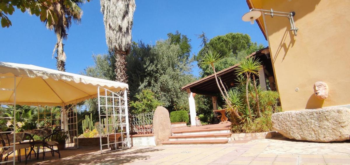Sicily Authentic Cottage, Outdoor Hot Tub & Century-Old Olive Park, Donna Caterina House view 5