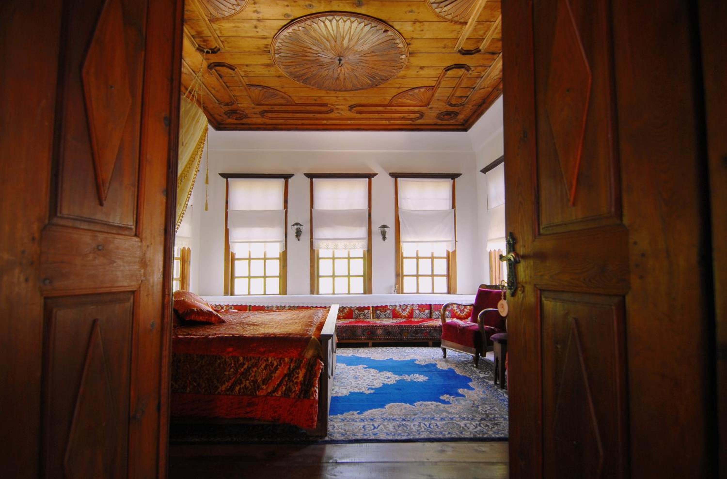 Mehves Hanim Konagi