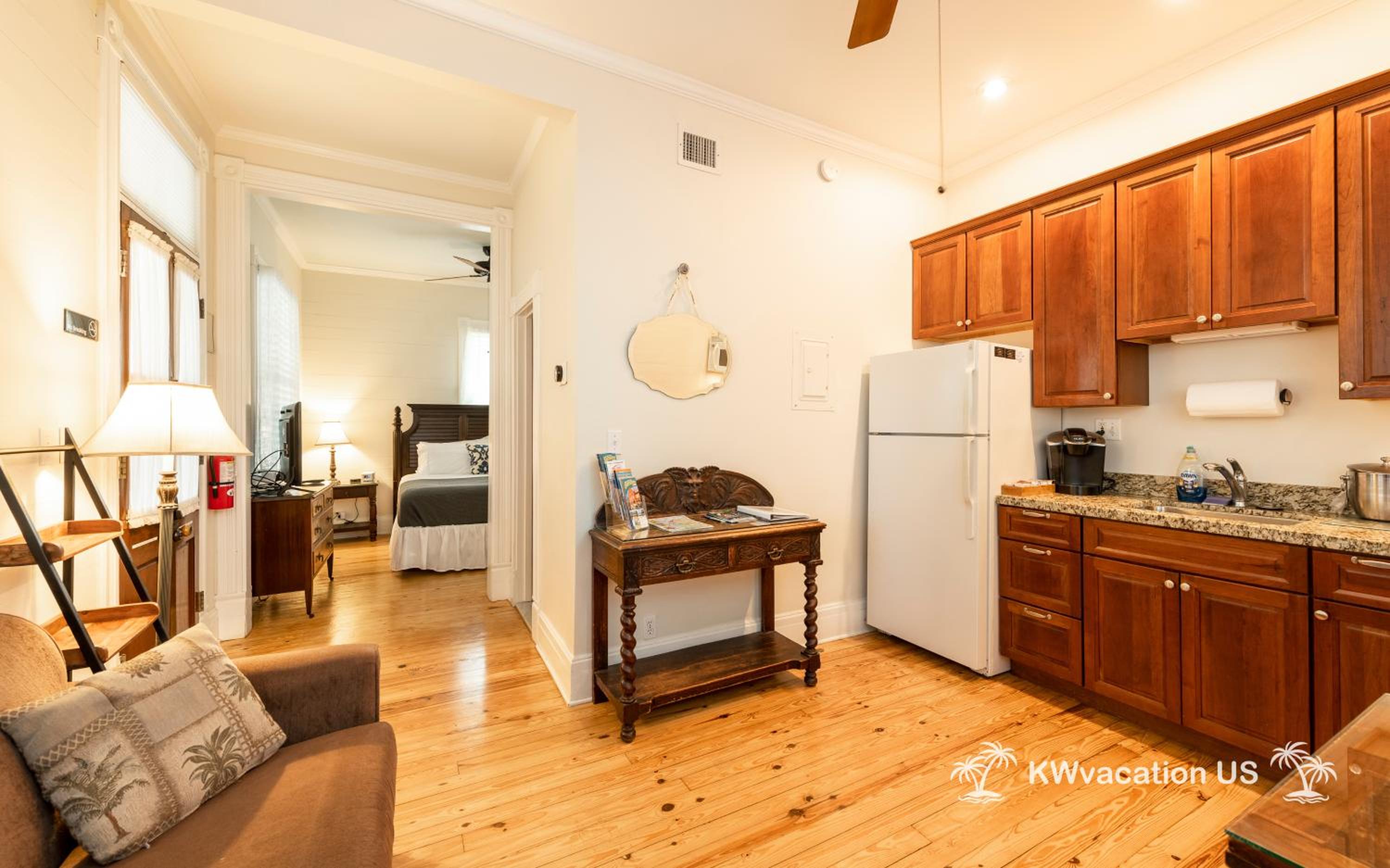 Orchid Bay Condo - Pool - Old Town - Walk to Duval