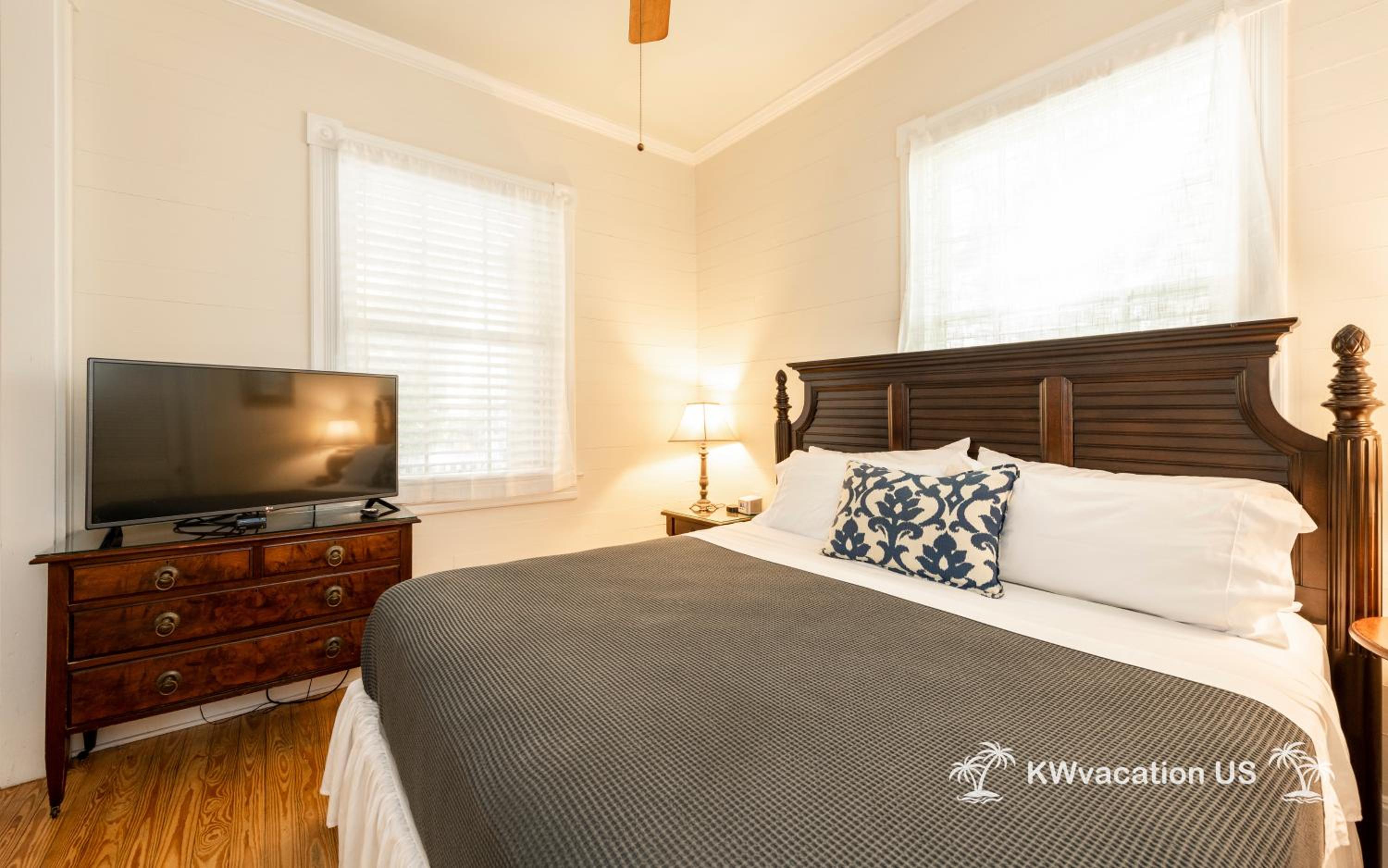 Orchid Bay Condo - Pool - Old Town - Walk to Duval