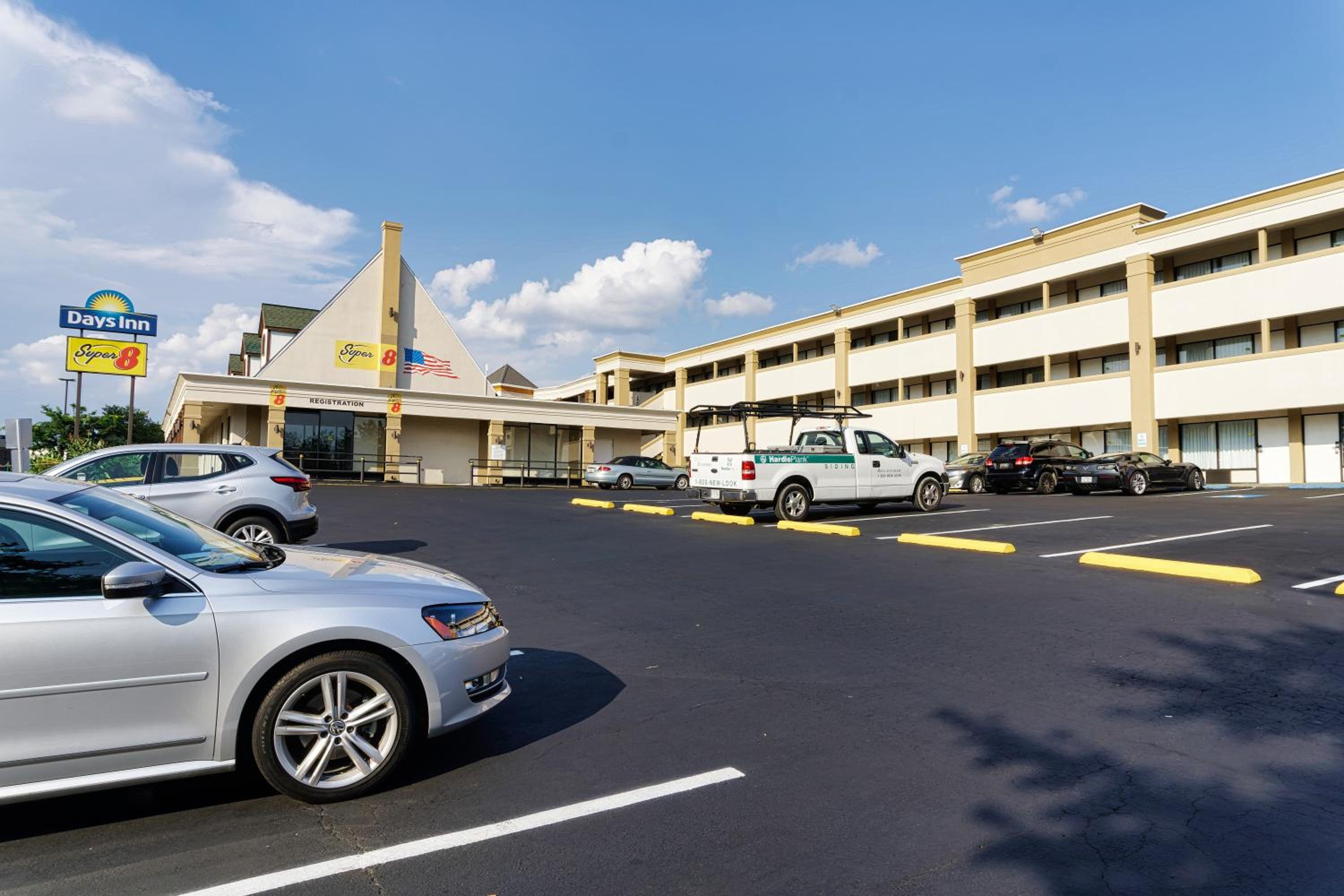 Super 8 by Wyndham WestEnd Alexandria,VA Washington DC Area - Property Image 1