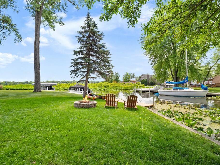 Adorable Wawasee Cottage in Oakwood Park view 2