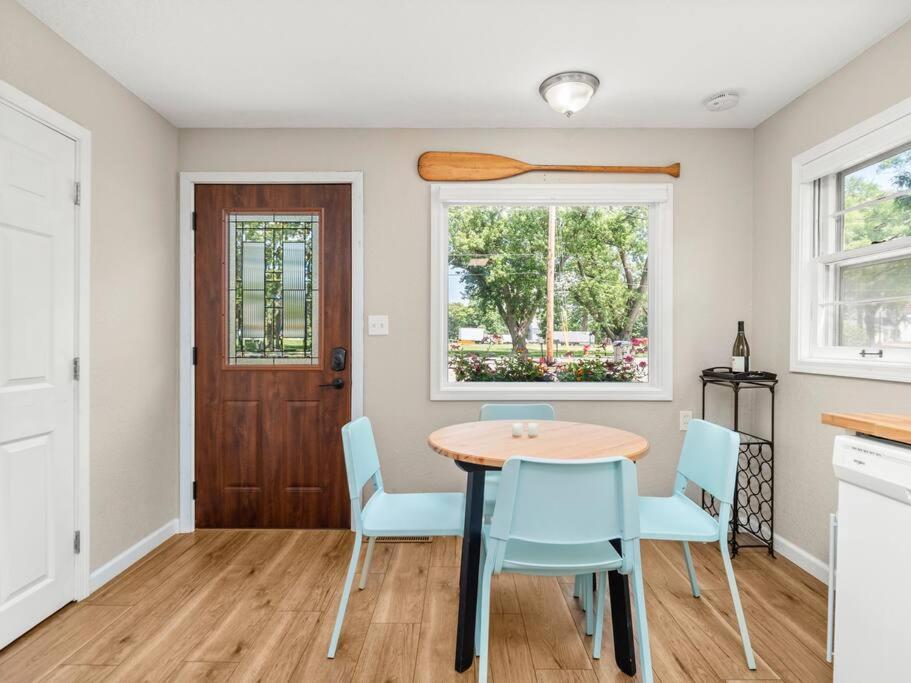 Adorable Wawasee Cottage in Oakwood Park view 4