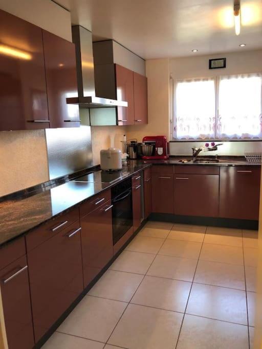 Beautiful house with free parking on premise
