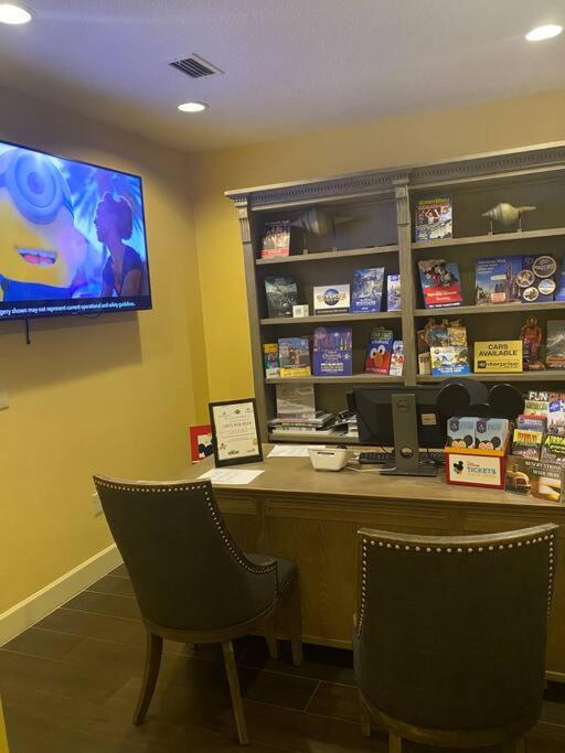 All furnished condo -than 10 min from major Parks!