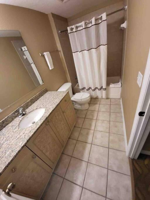 All furnished condo -than 10 min from major Parks!
