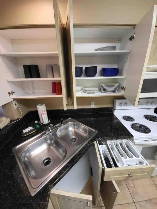 All furnished condo -than 10 min from major Parks!