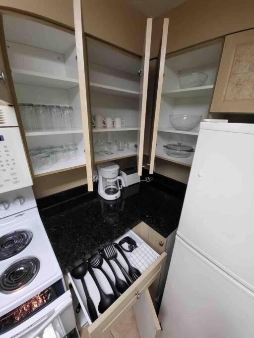 All furnished condo -than 10 min from major Parks!