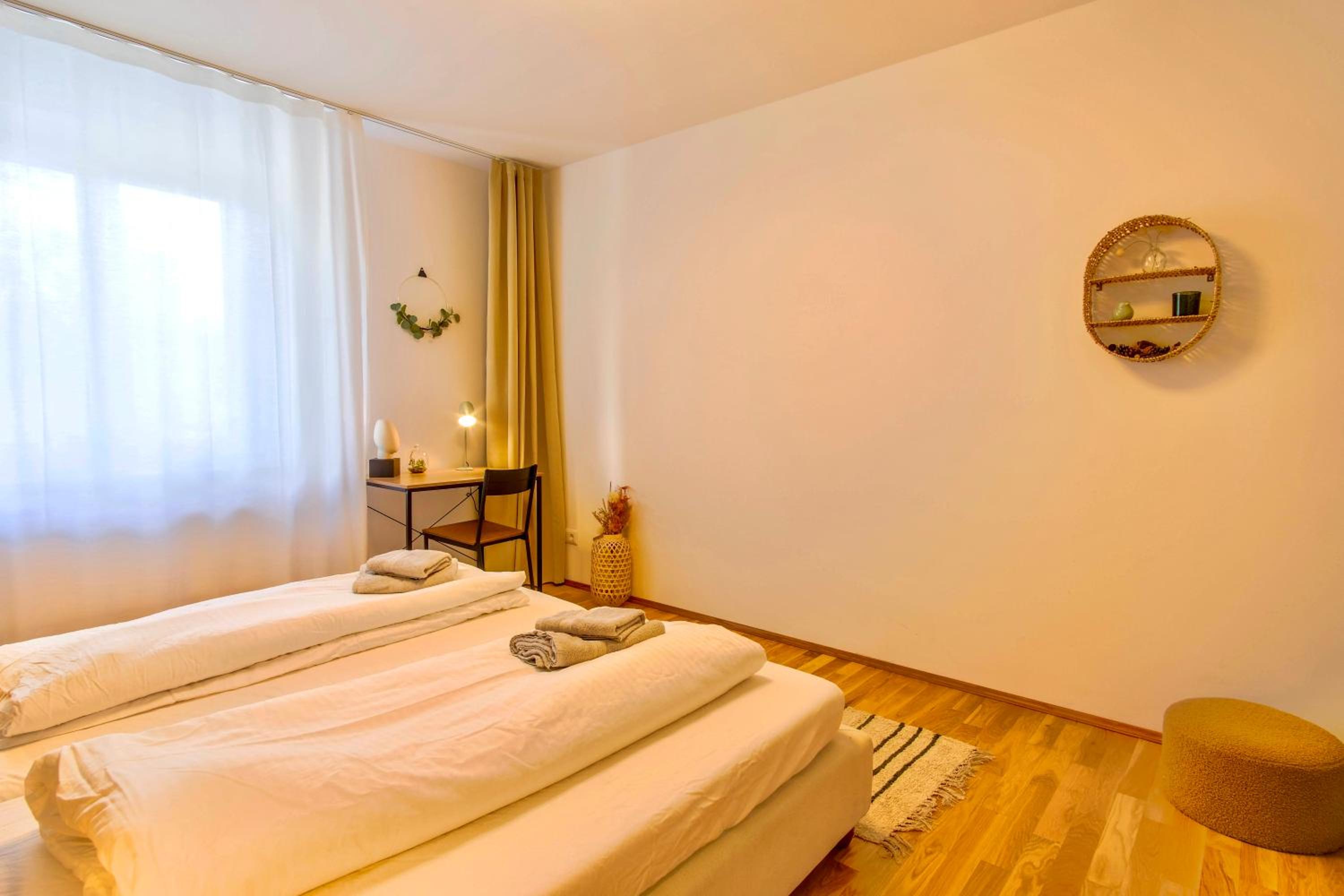 4-Room Luxury Apartment - close to Central Station, free parking, kitchen view 3