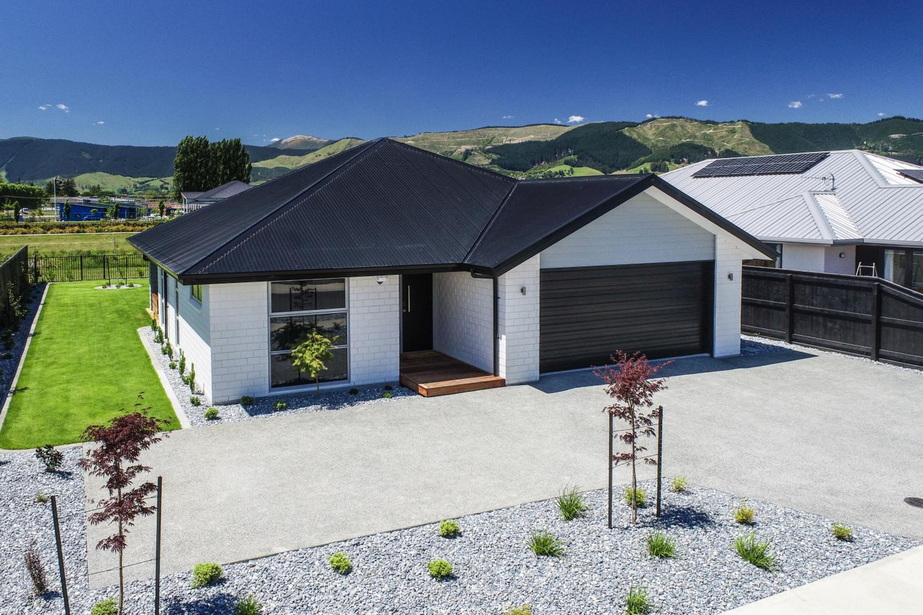 39Carmine Five Star 4-bedroom Holiday Home view 3