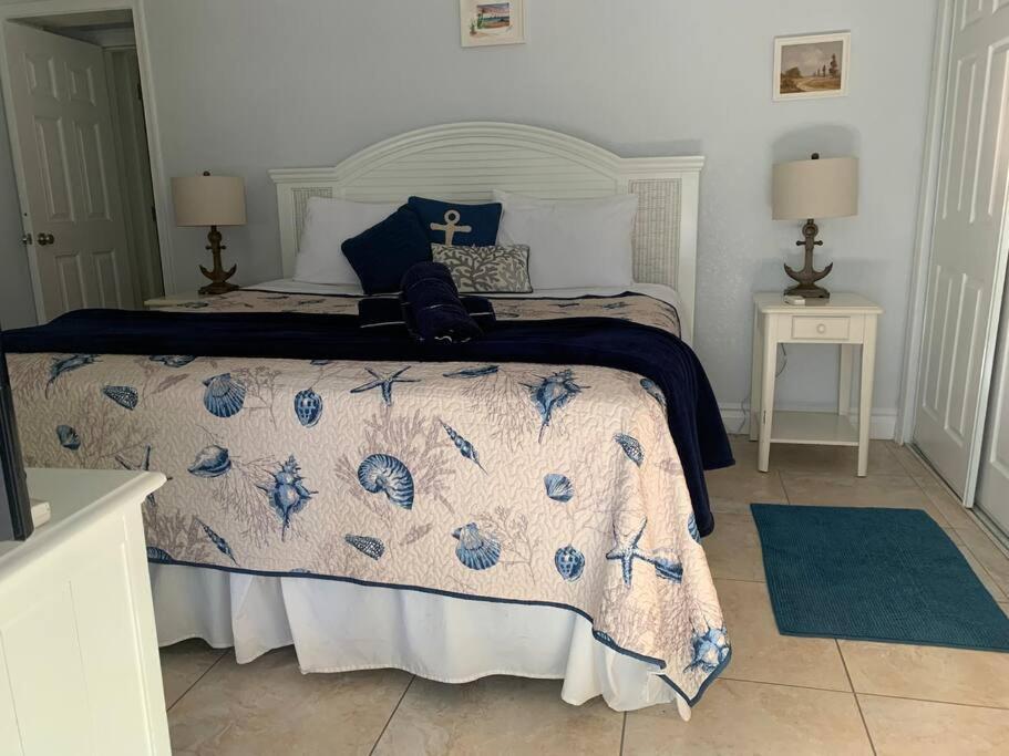 An Island Getaway at Palm Tree Villas