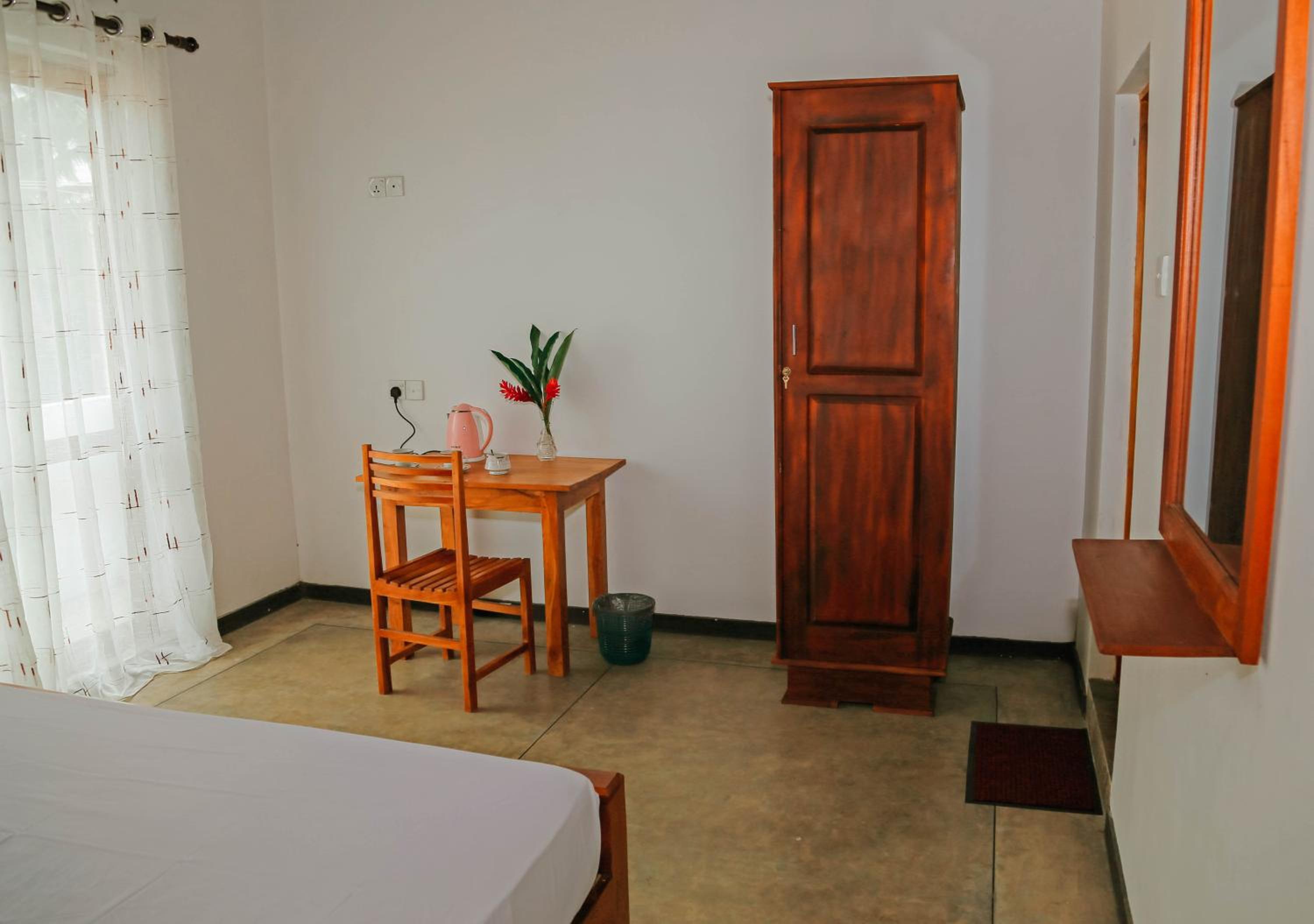 Paradise Beach House - 3 Bedrooms Apartment in Habaraduwa view 2