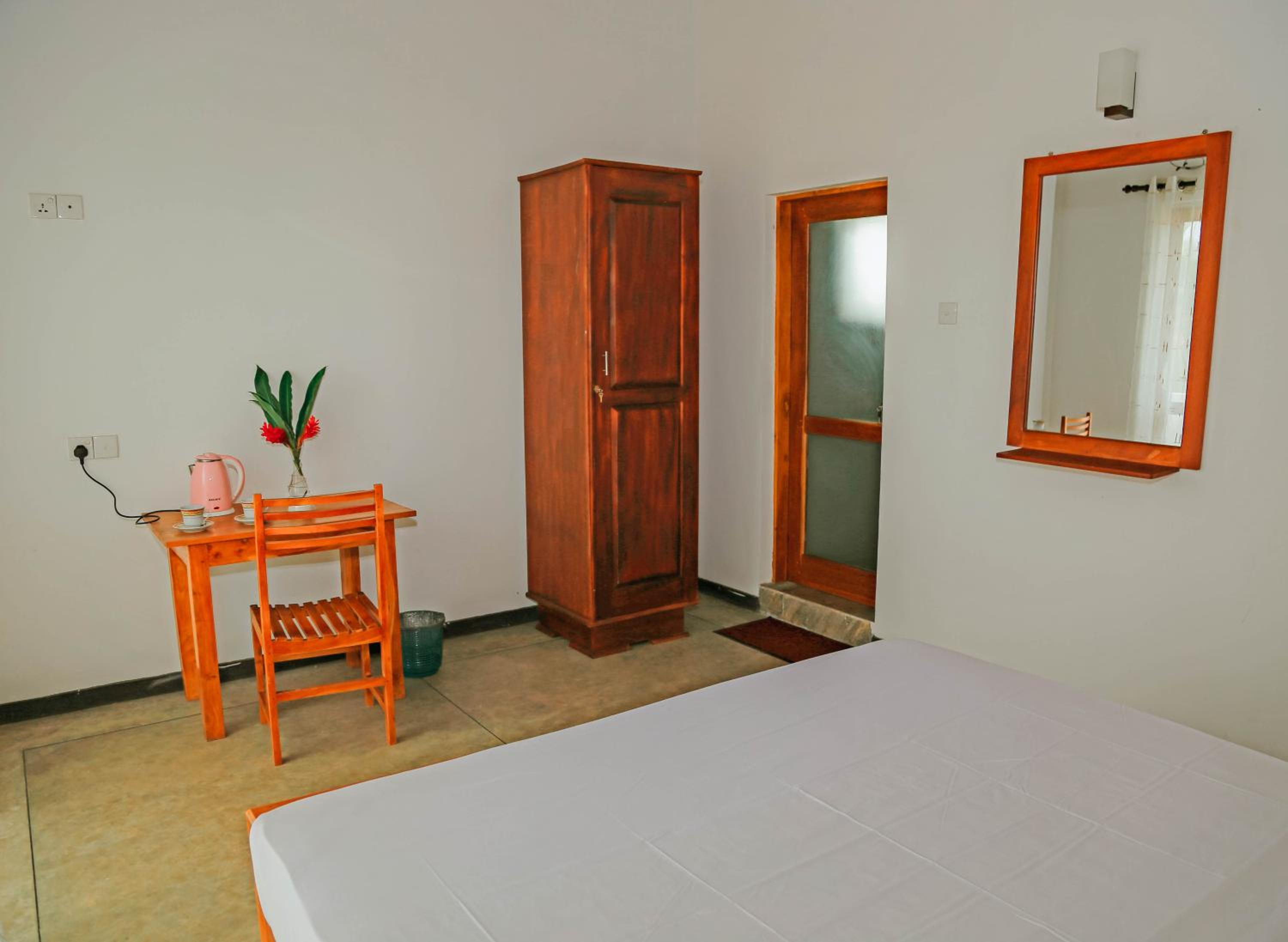 Paradise Beach House - 3 Bedrooms Apartment in Habaraduwa view 3