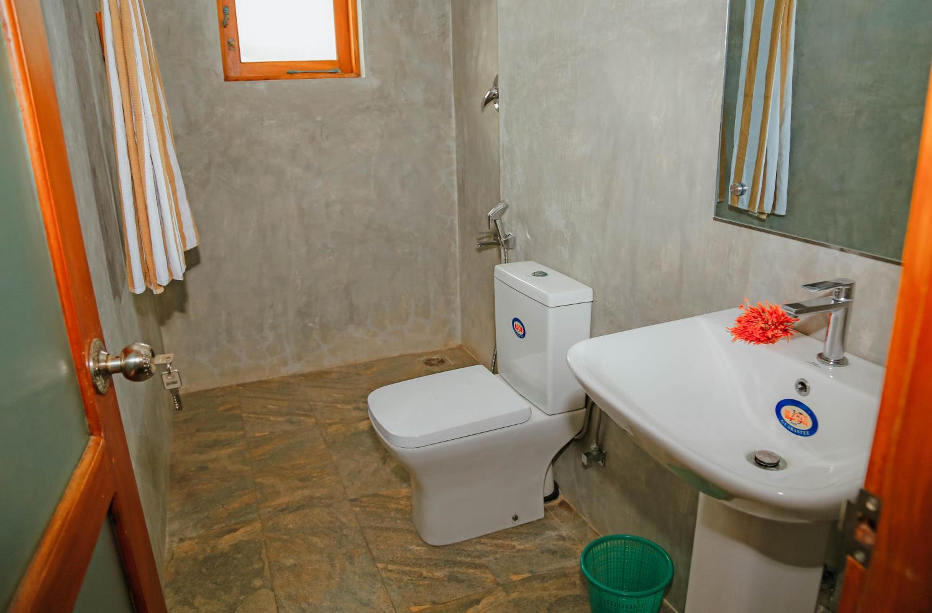 Paradise Beach House - 3 Bedrooms Apartment in Habaraduwa view 4