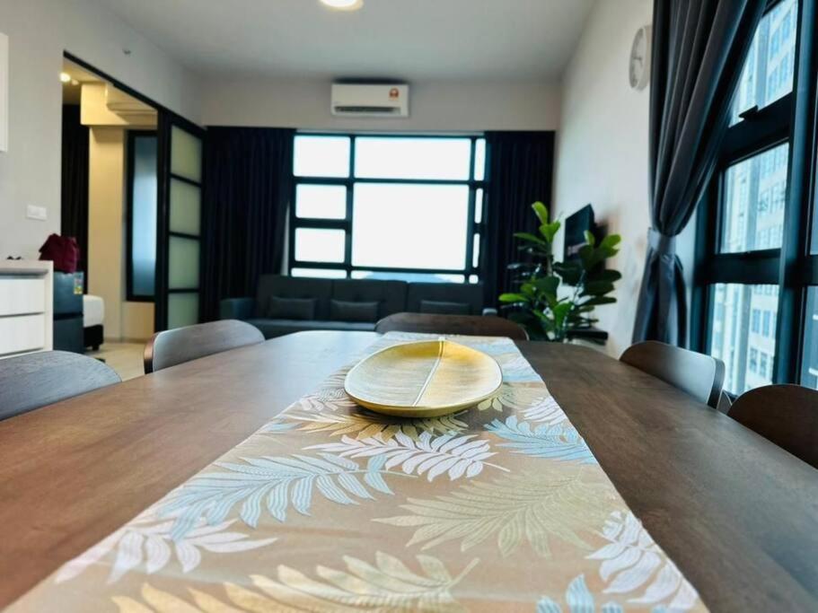 市中心海景爆款 步行到码头夜市 Jesselton Quay高楼层公超赞自助入住 Top Seaview Pick in Town Walk to Jetty & Night Market High-Floor Condo Easy Self Check in photo 1