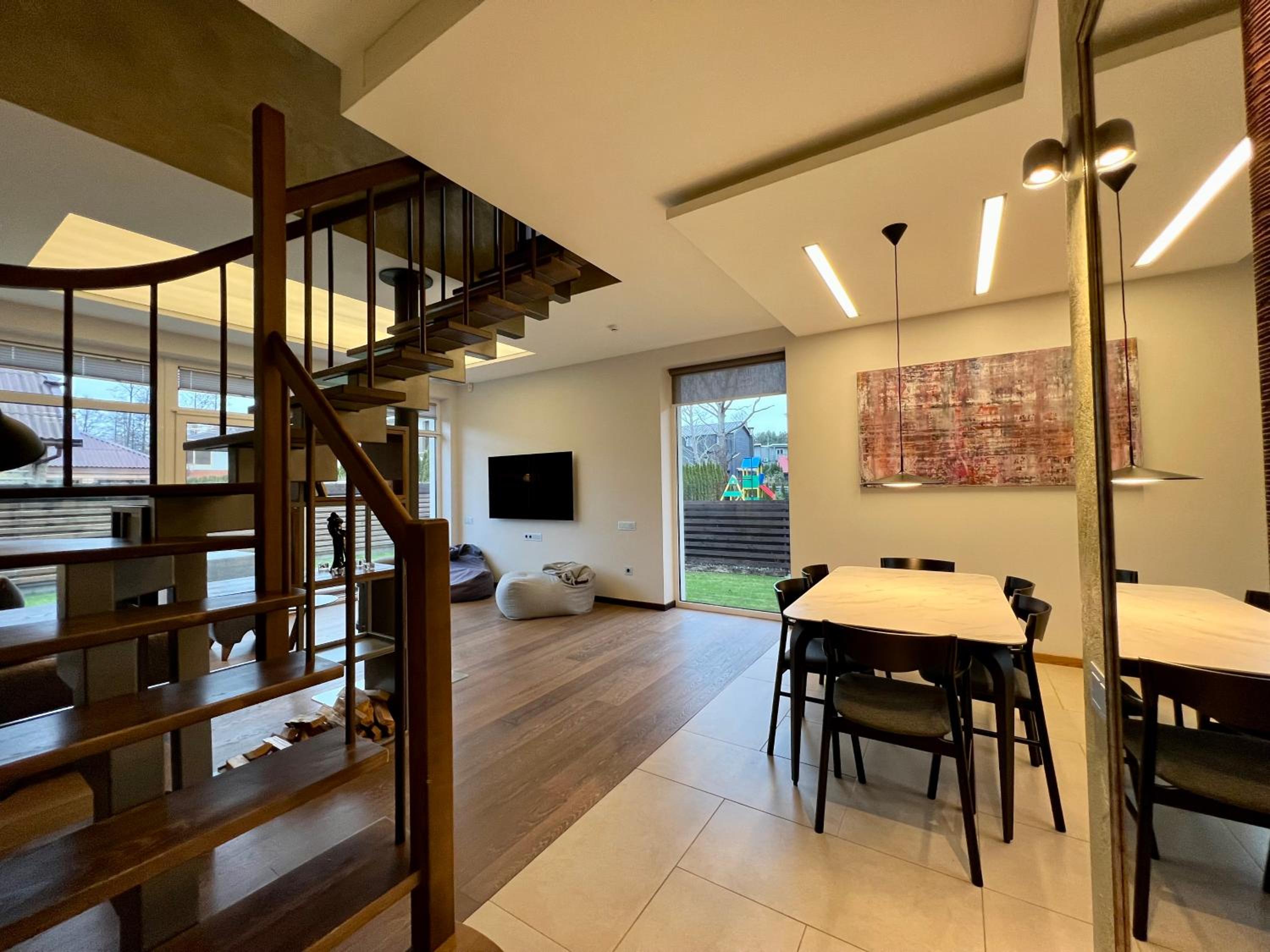 Family Vacation 3BR Home, By Cohost view 4