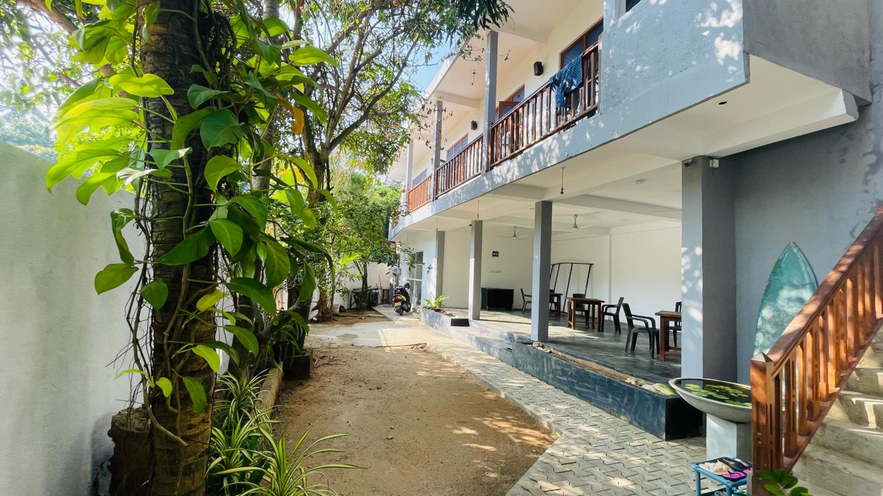 Hotel The Point Mirissa - Image 1