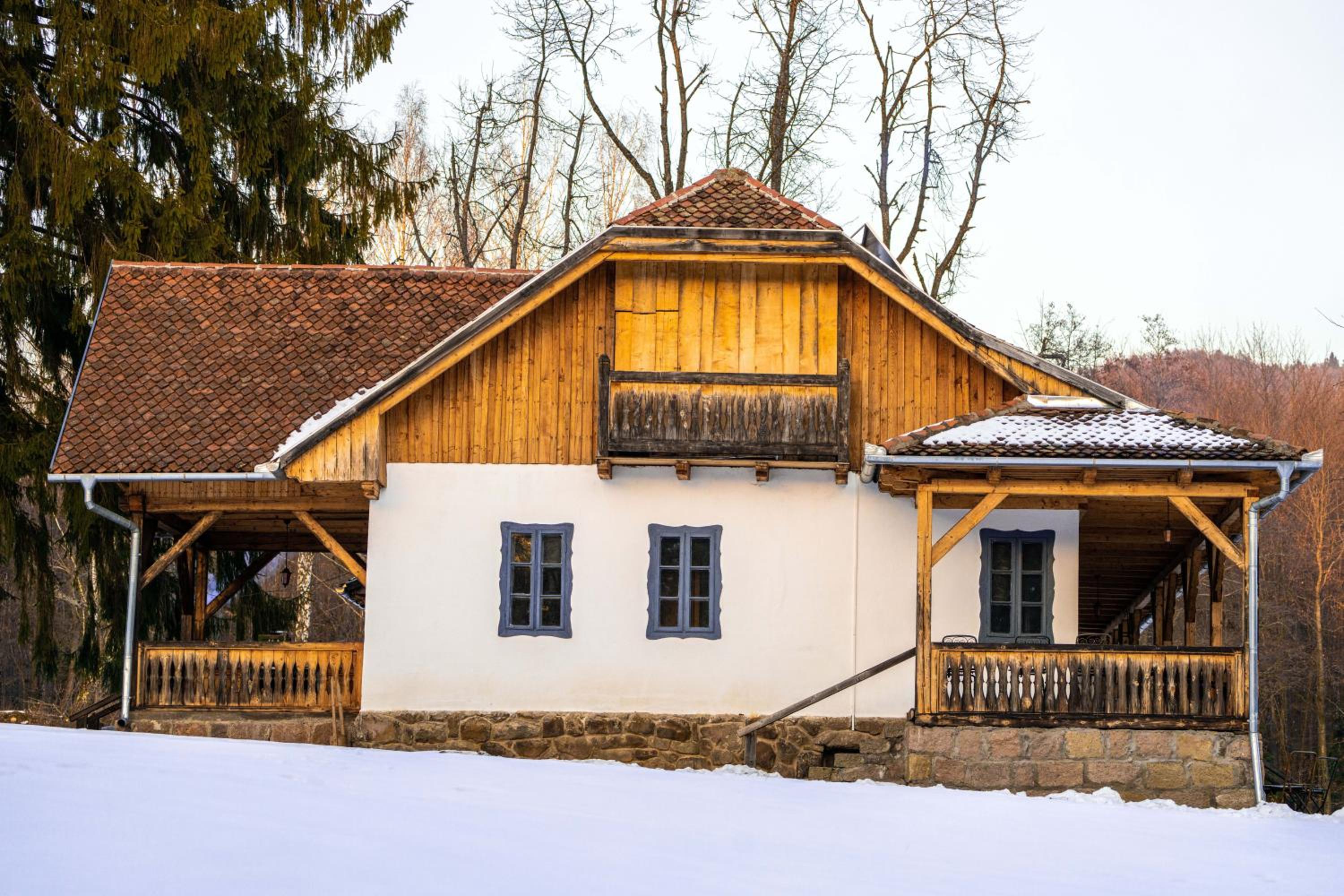 Dobrica Hunting Lodge