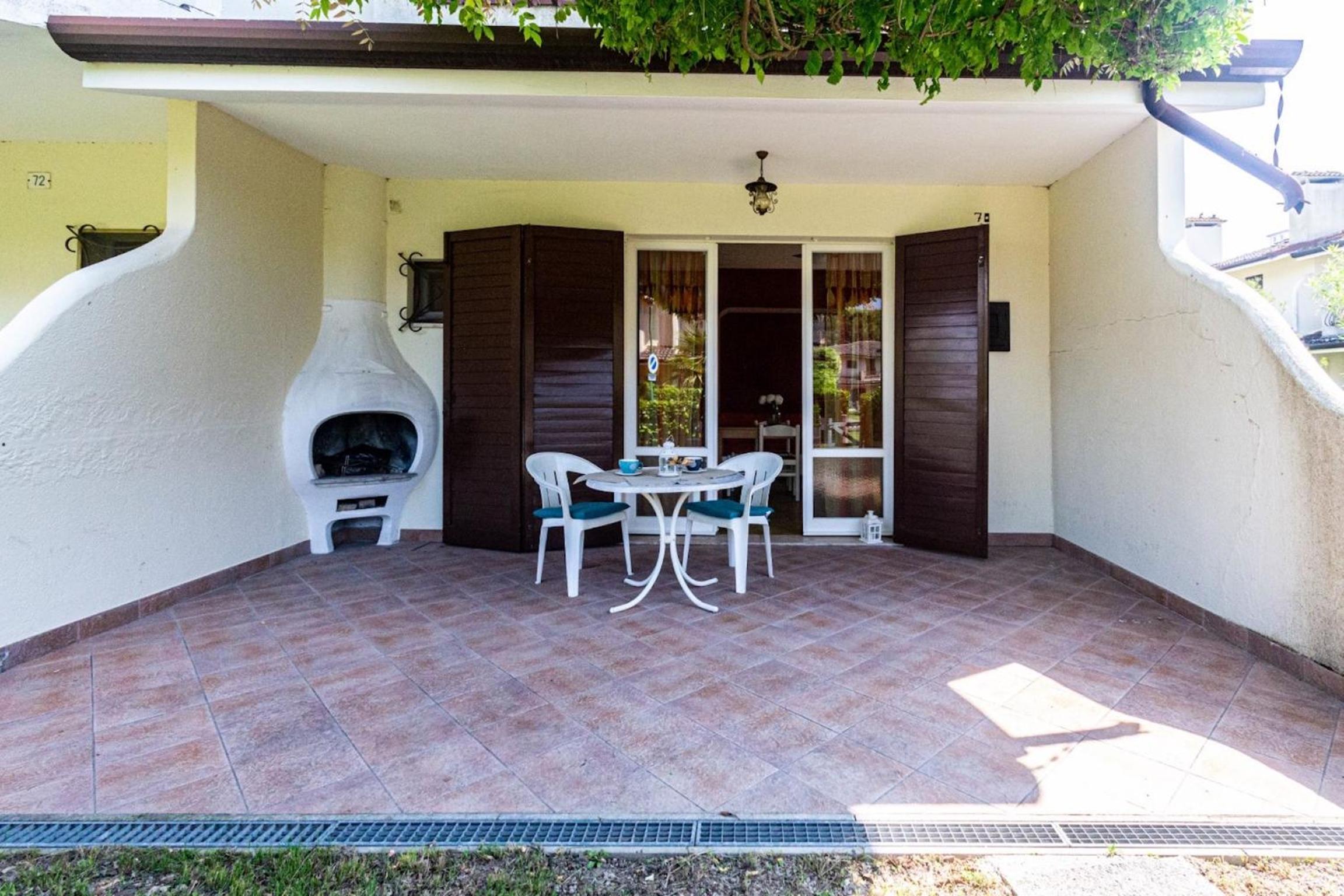 Townhouse with garden and shared pool
