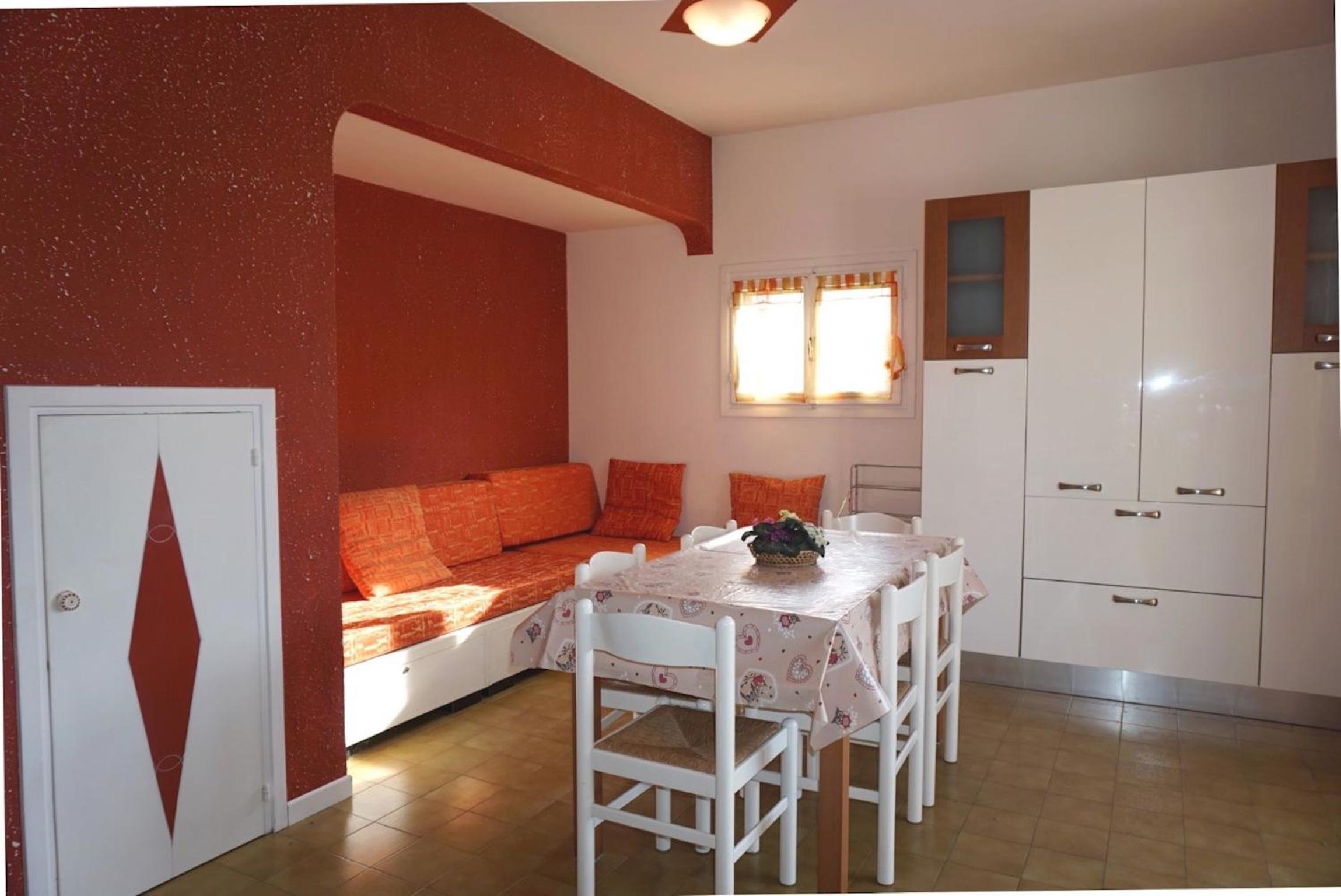 Townhouse with garden and shared pool