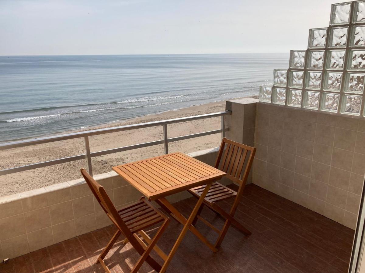 Beachfront Apartment with a Terrace photo 2