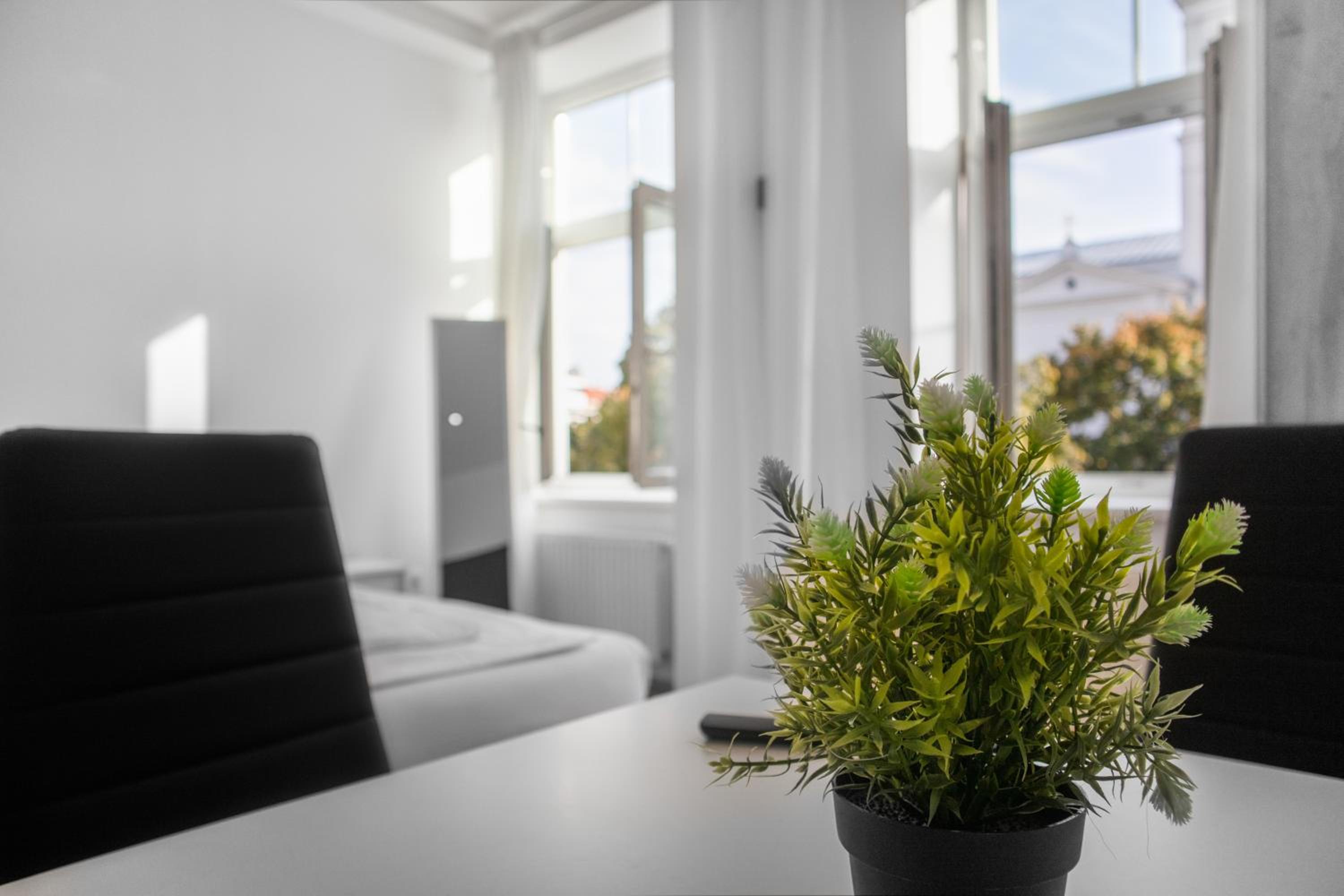 Spacious 7BR Apartment Near Hauptbahnhof