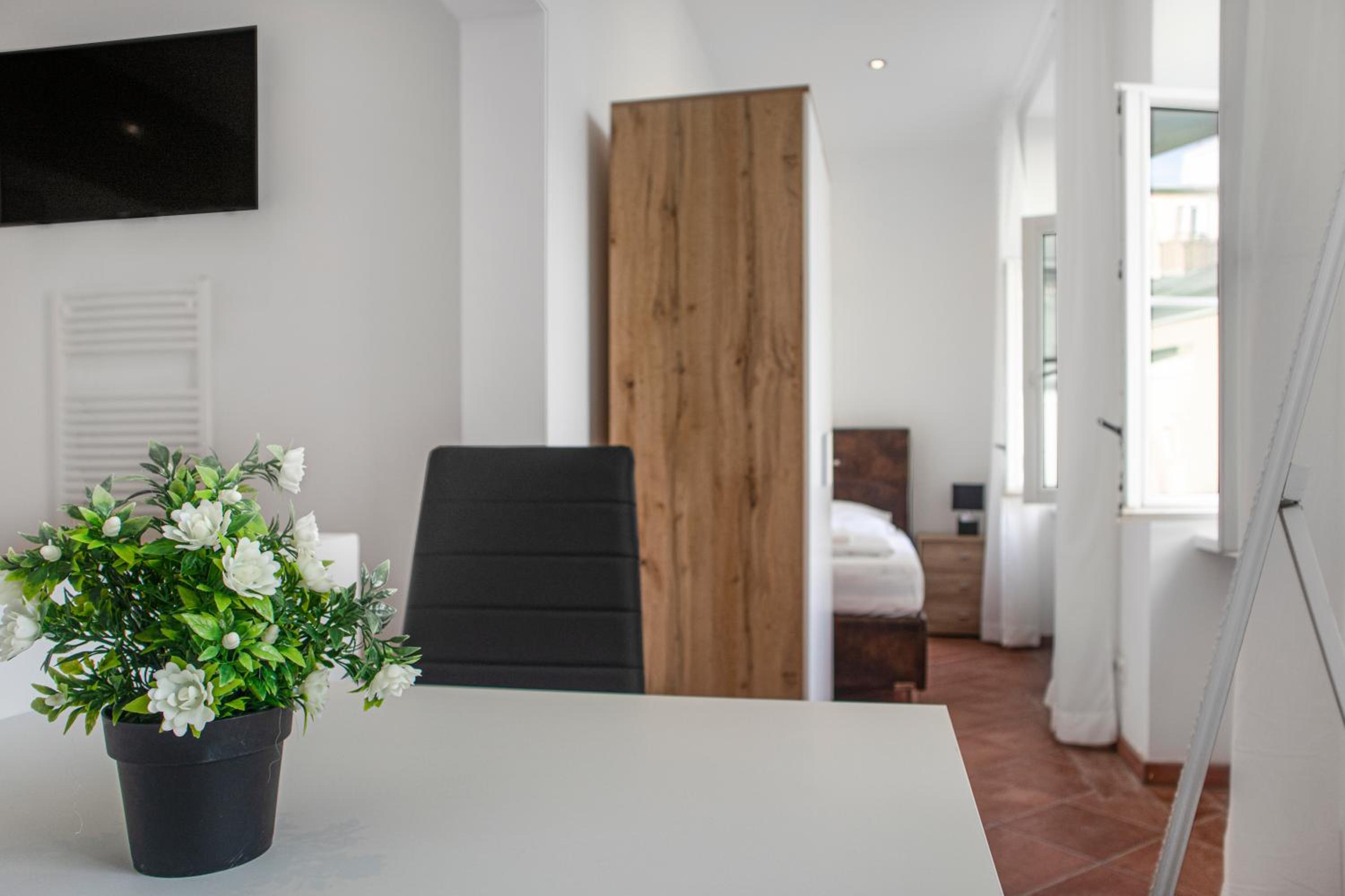 Spacious 7BR Apartment Near Hauptbahnhof