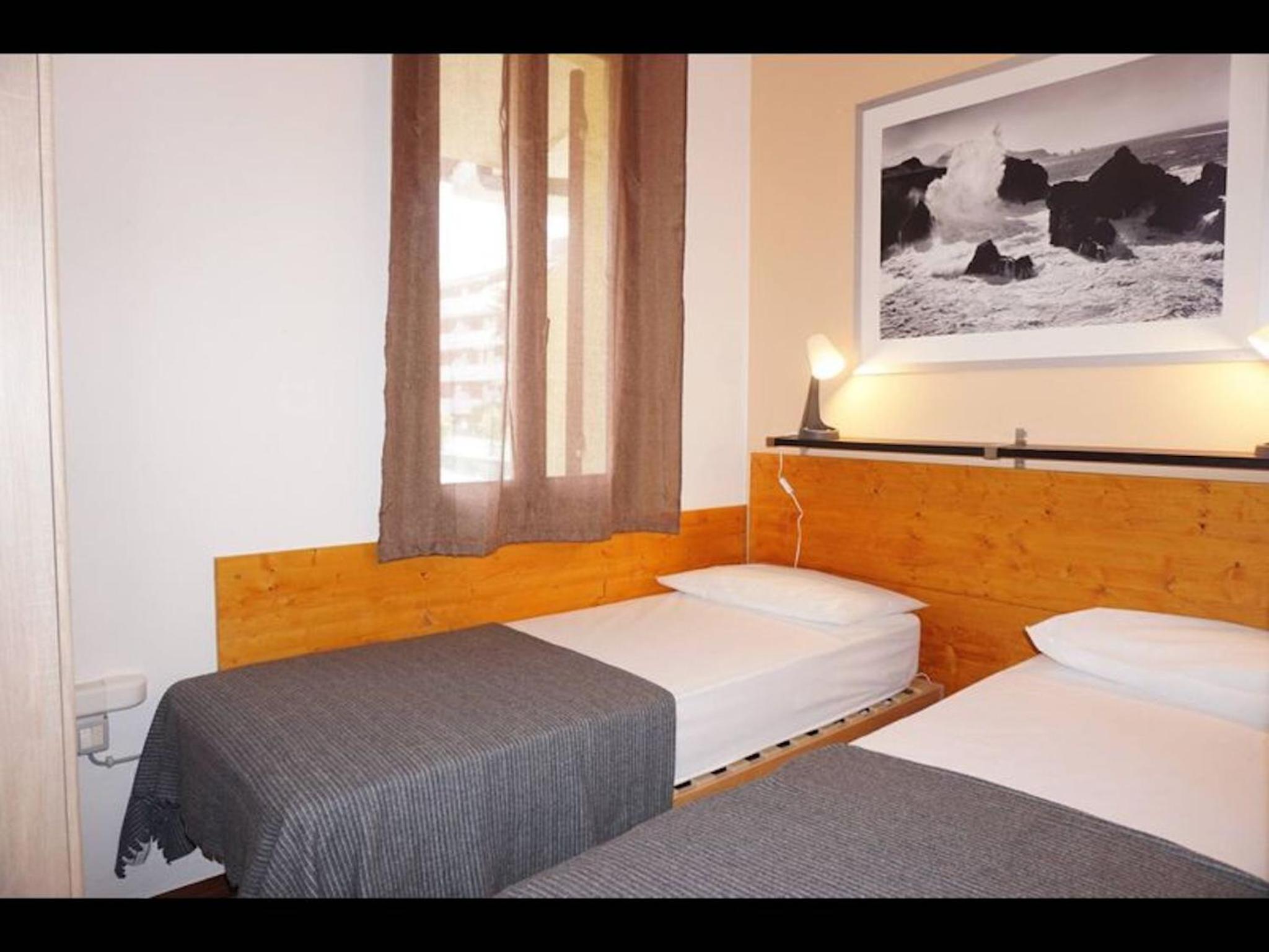Spacious house with garden and pool view 3
