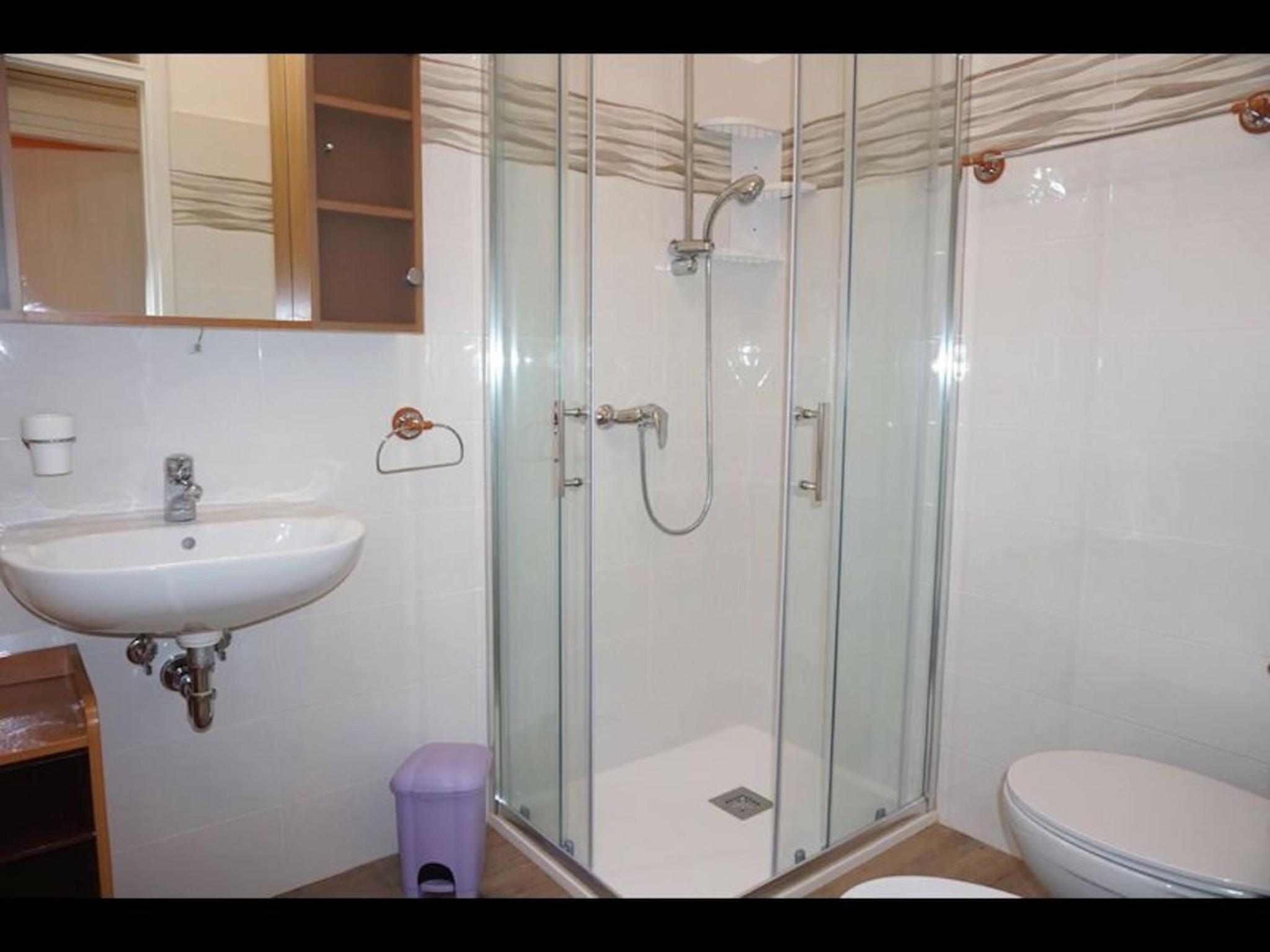 Spacious house with garden and pool view 4