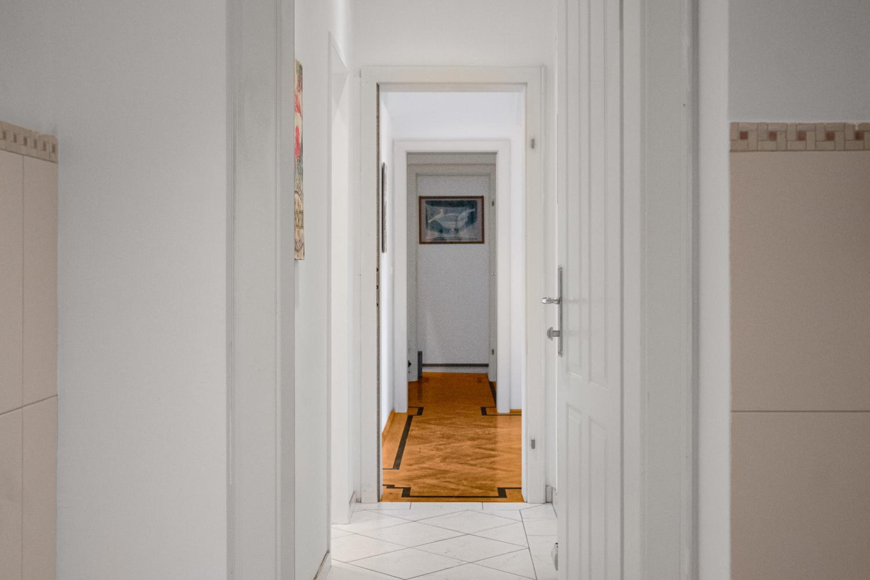 Spacious 7BR Apartment Near Hauptbahnhof