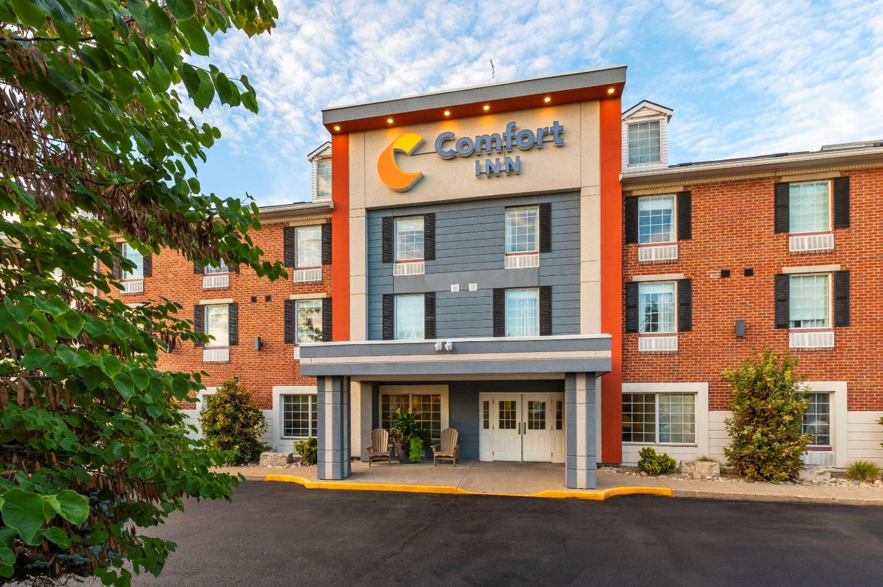 Sarnia Vacations - Comfort Inn - Property Image 1