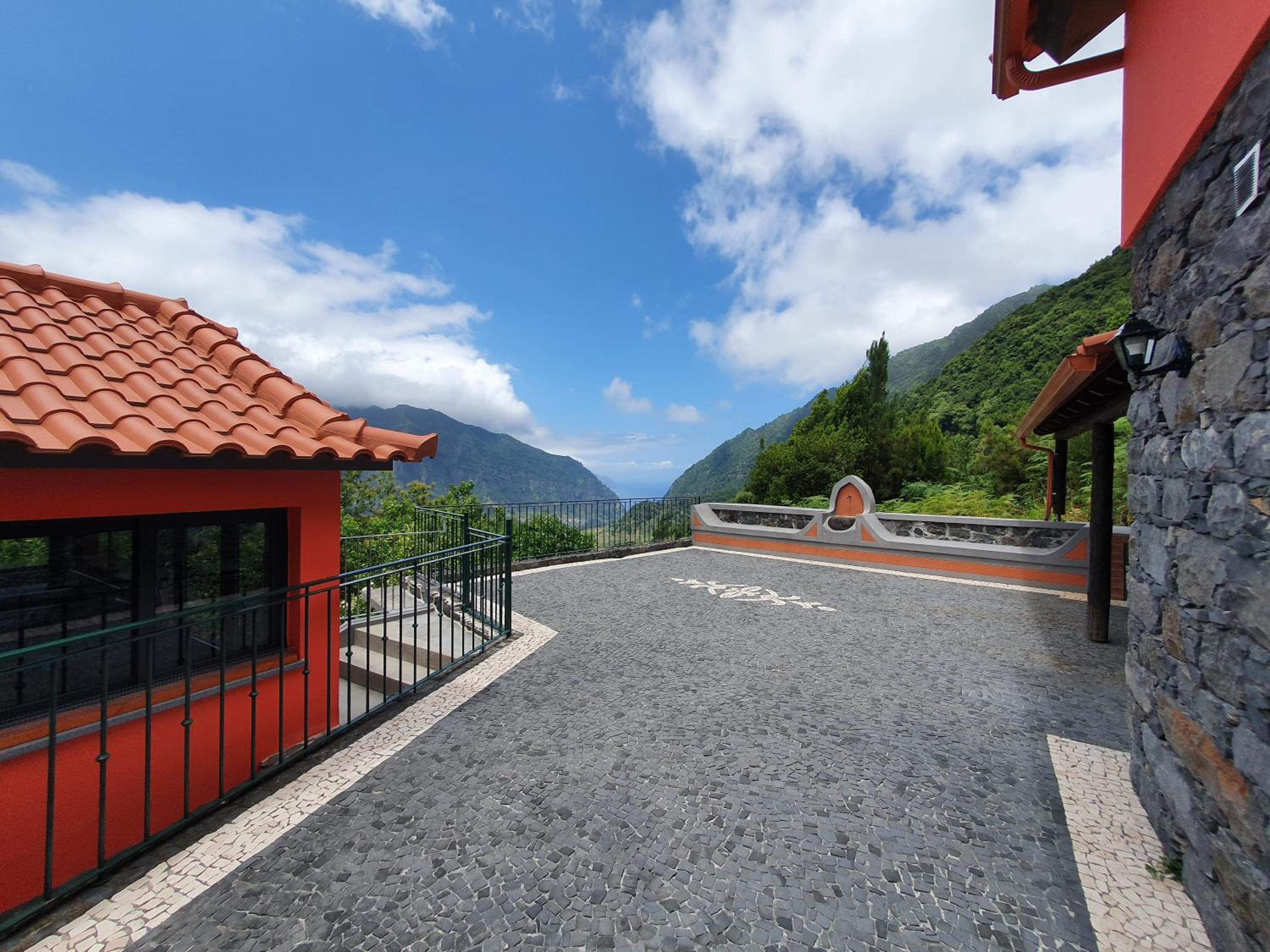 Mountain-Ocean-View Madeira view 3