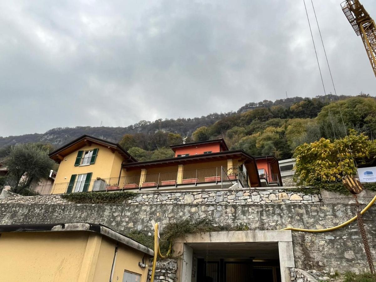 SALA COMACINA APARTMENT NO 1-SLEEPS 10 by Italian Apartments