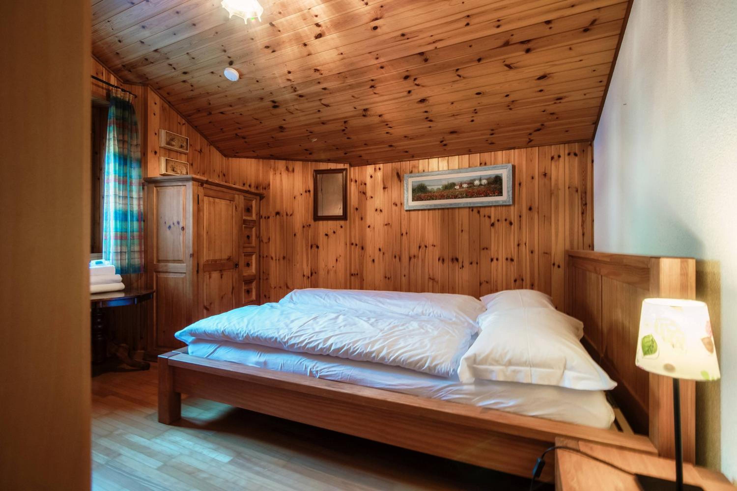 Chalet Nucleo 12 by Quokka 360 - bouldering temple in Chironico