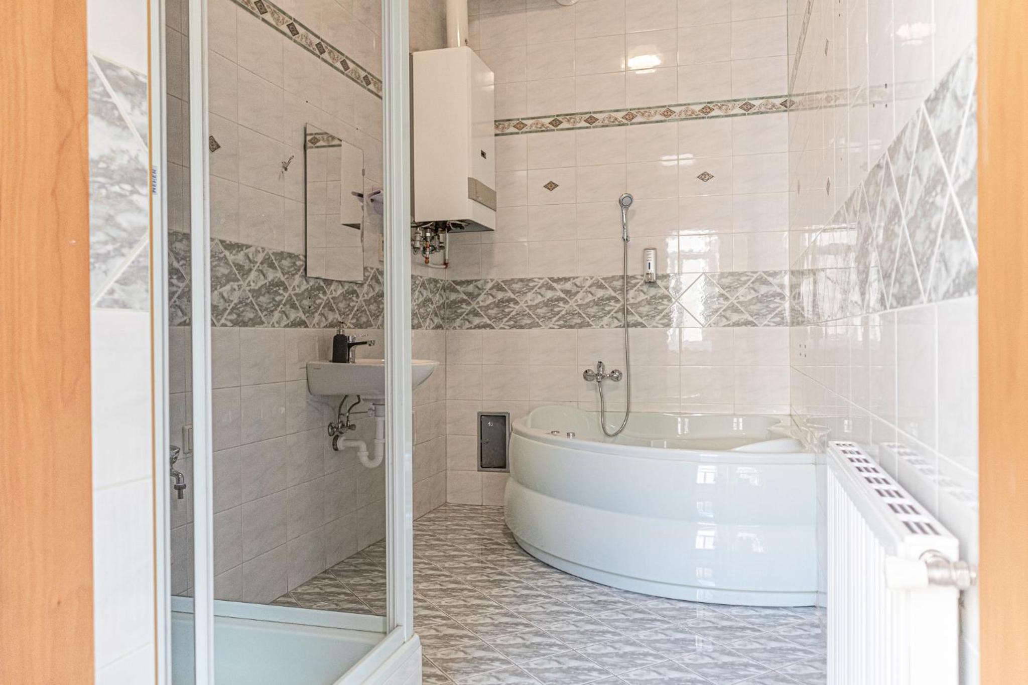 4 Great Apartment Near AKH - Ideal for Groups of 19