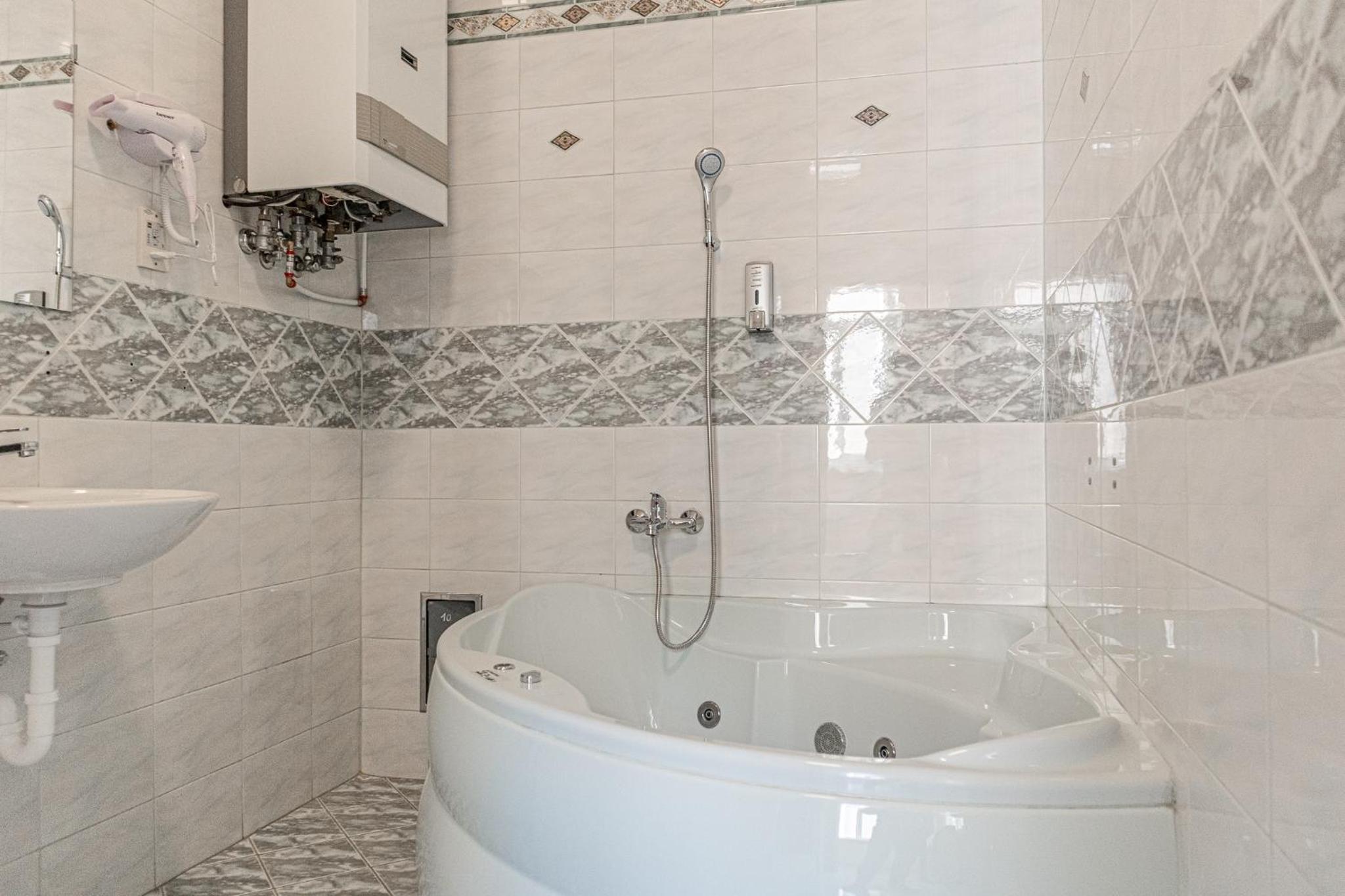 4 Great Apartment Near AKH - Ideal for Groups of 19