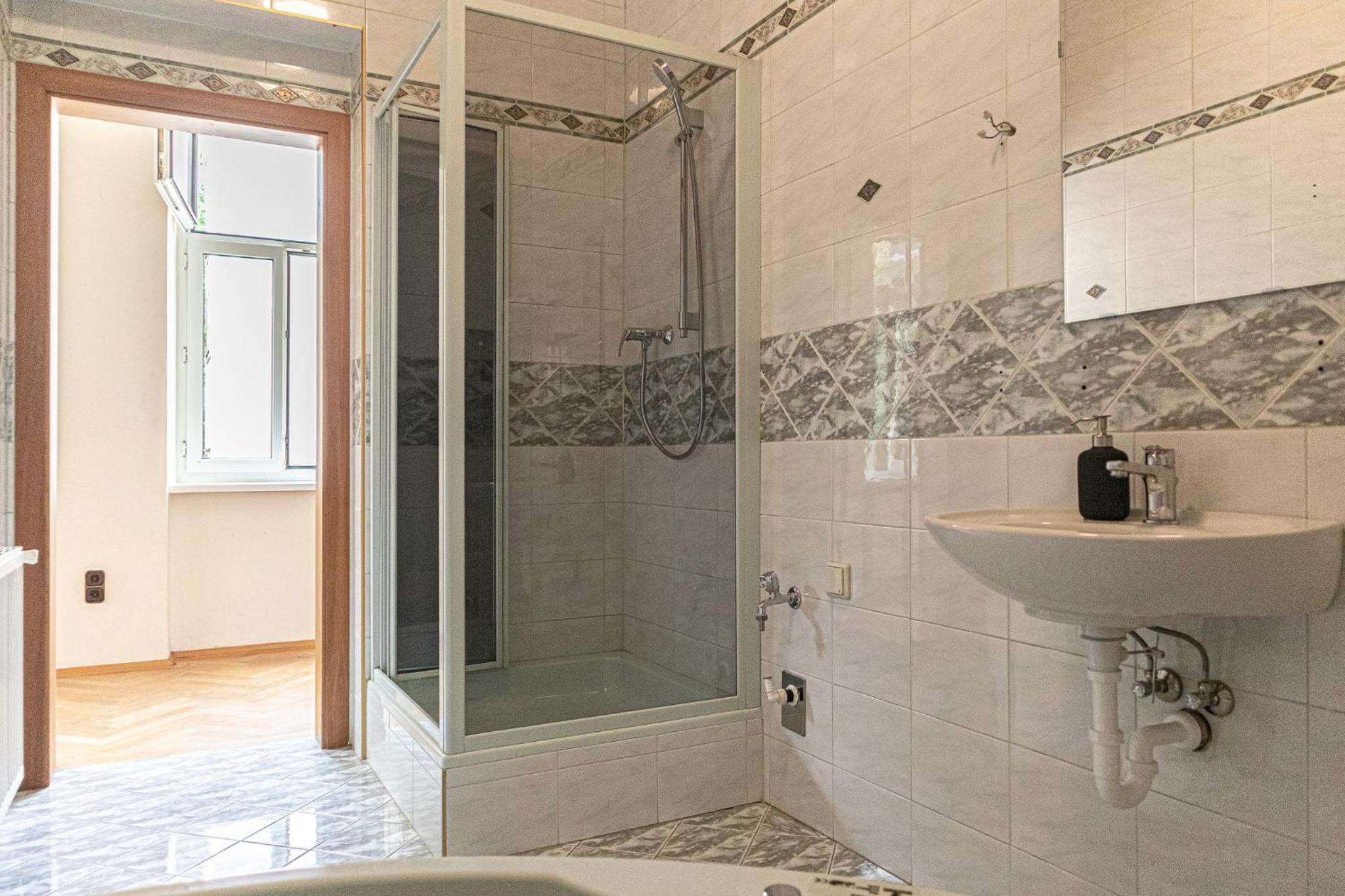 4 Great Apartment Near AKH - Ideal for Groups of 19