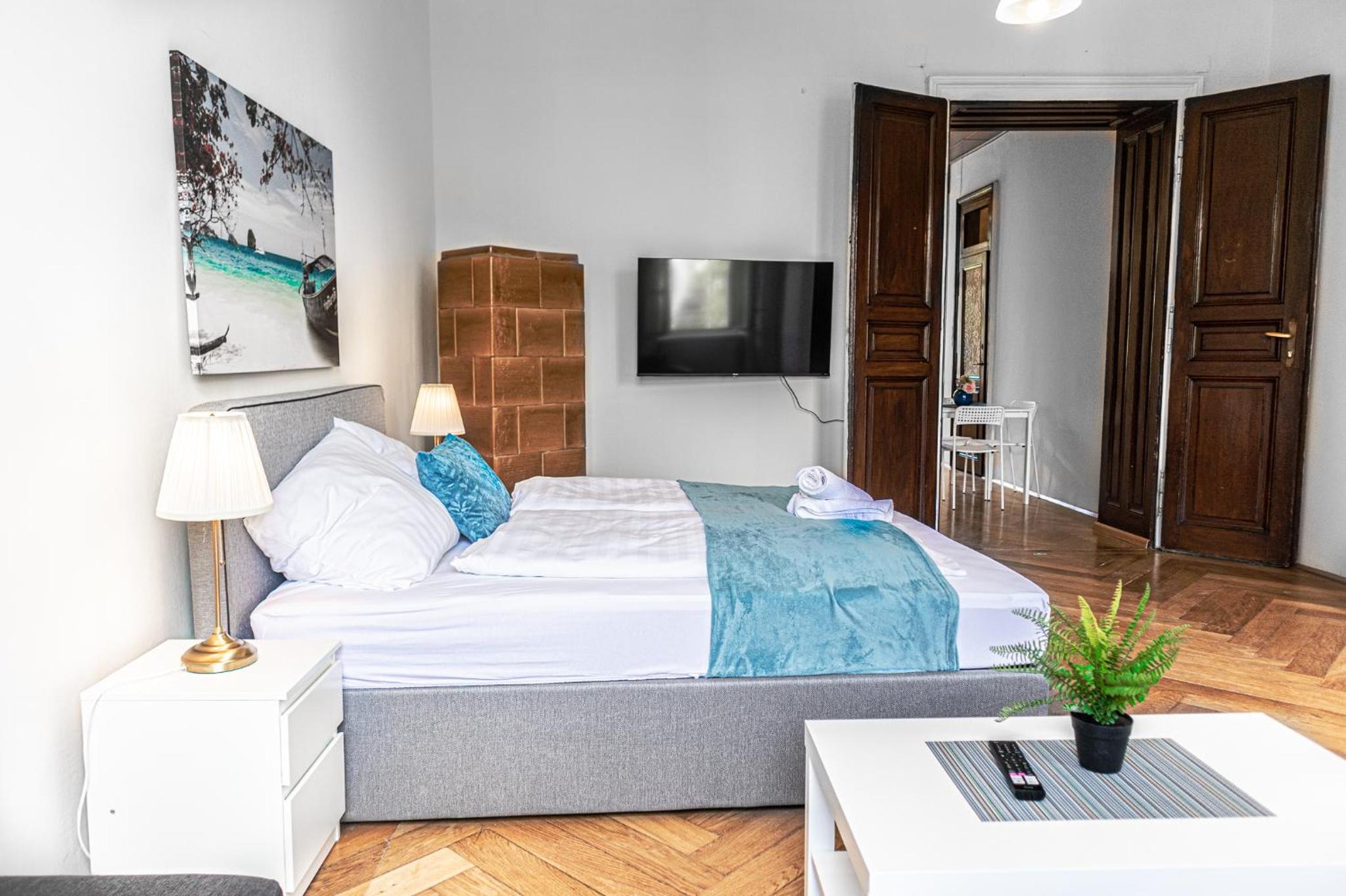 4 Great Apartment Near AKH - Ideal for Groups of 19