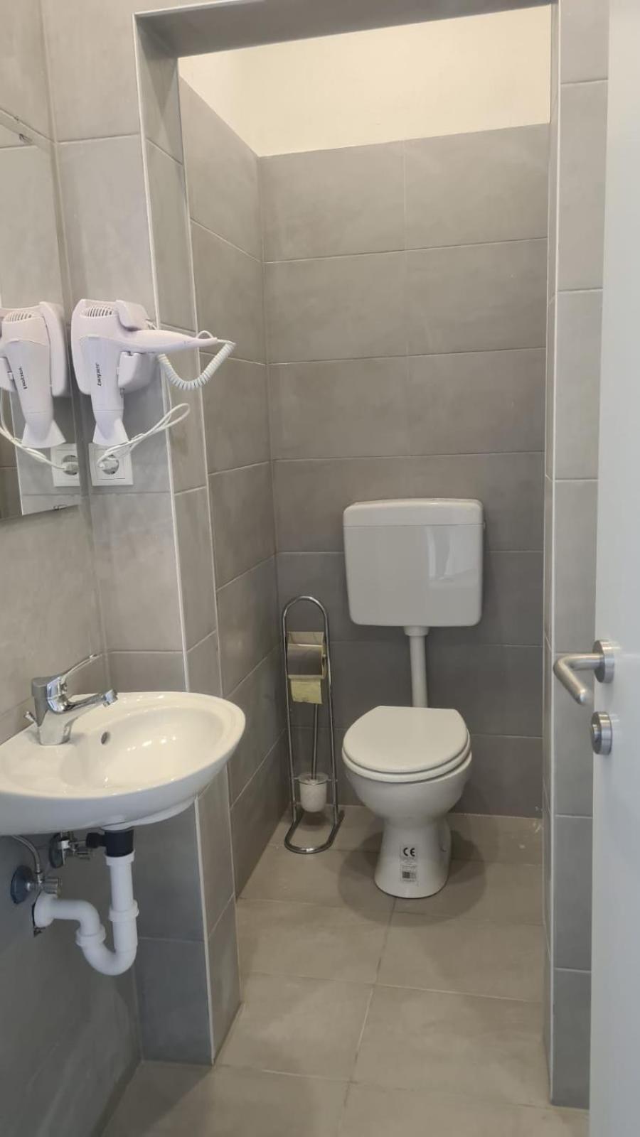 4 Great Apartment Near AKH - Ideal for Groups of 19
