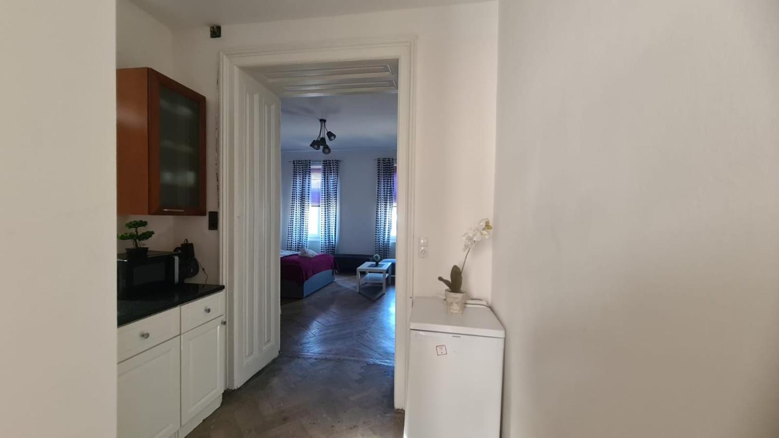 4 Great Apartment Near AKH - Ideal for Groups of 19