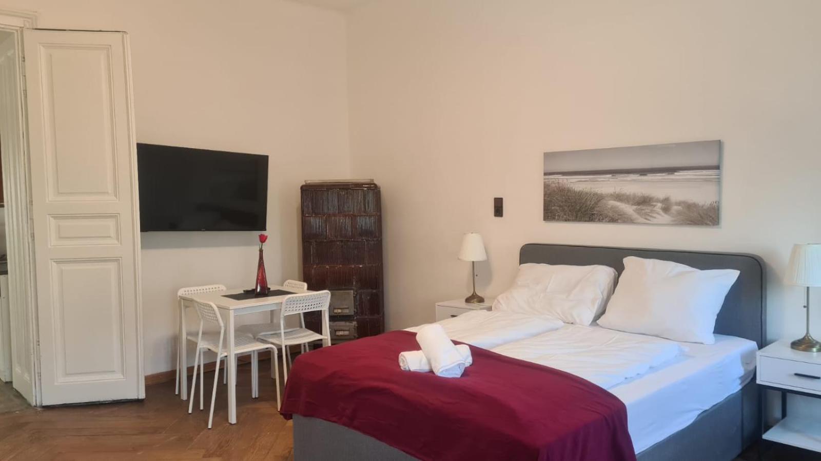4 Great Apartment Near AKH - Ideal for Groups of 19