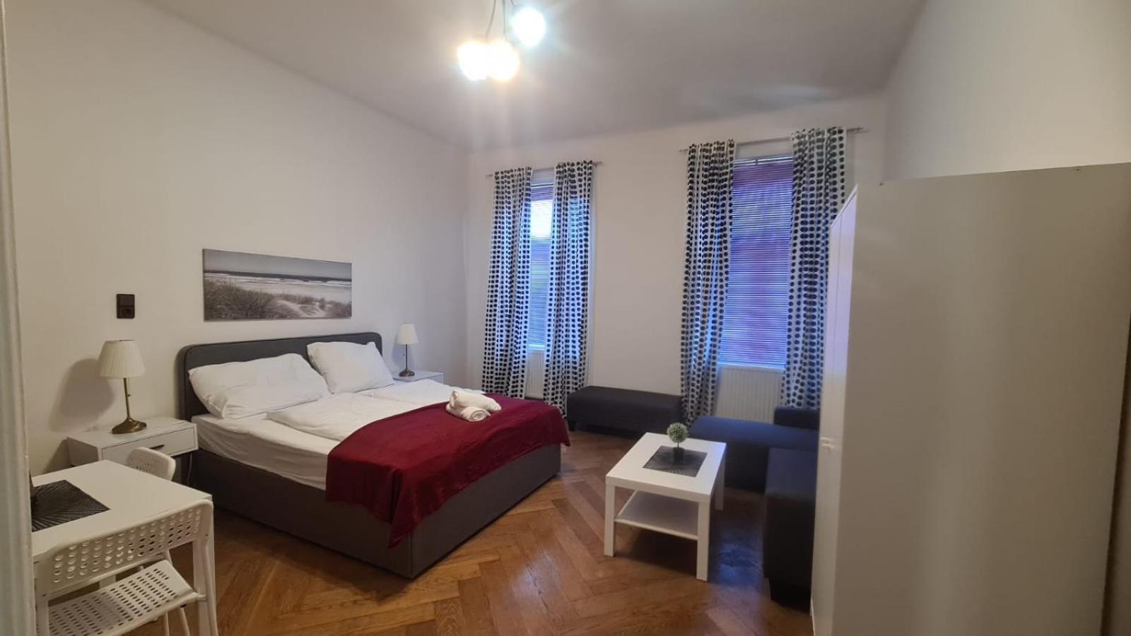 4 Great Apartment Near AKH - Ideal for Groups of 19