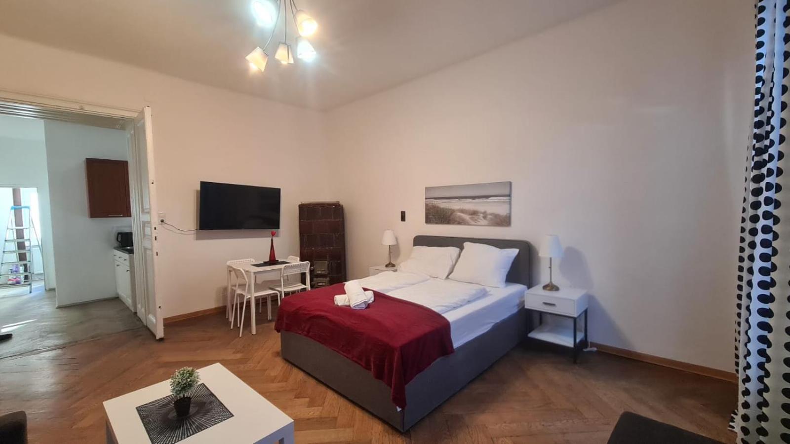 4 Great Apartment Near AKH - Ideal for Groups of 19