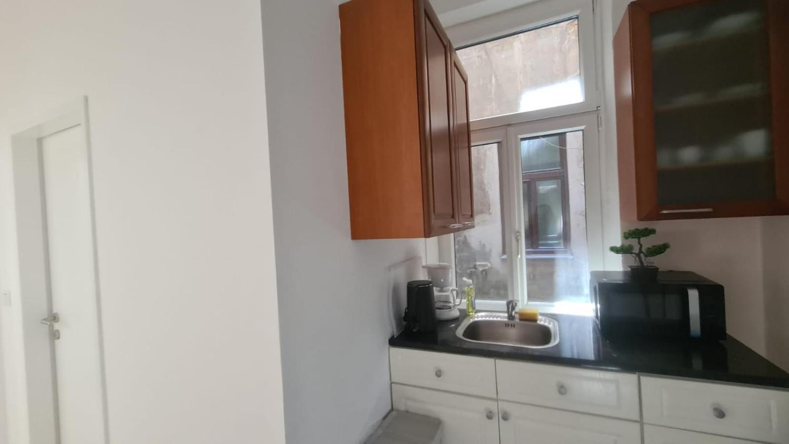 4 Great Apartment Near AKH - Ideal for Groups of 19